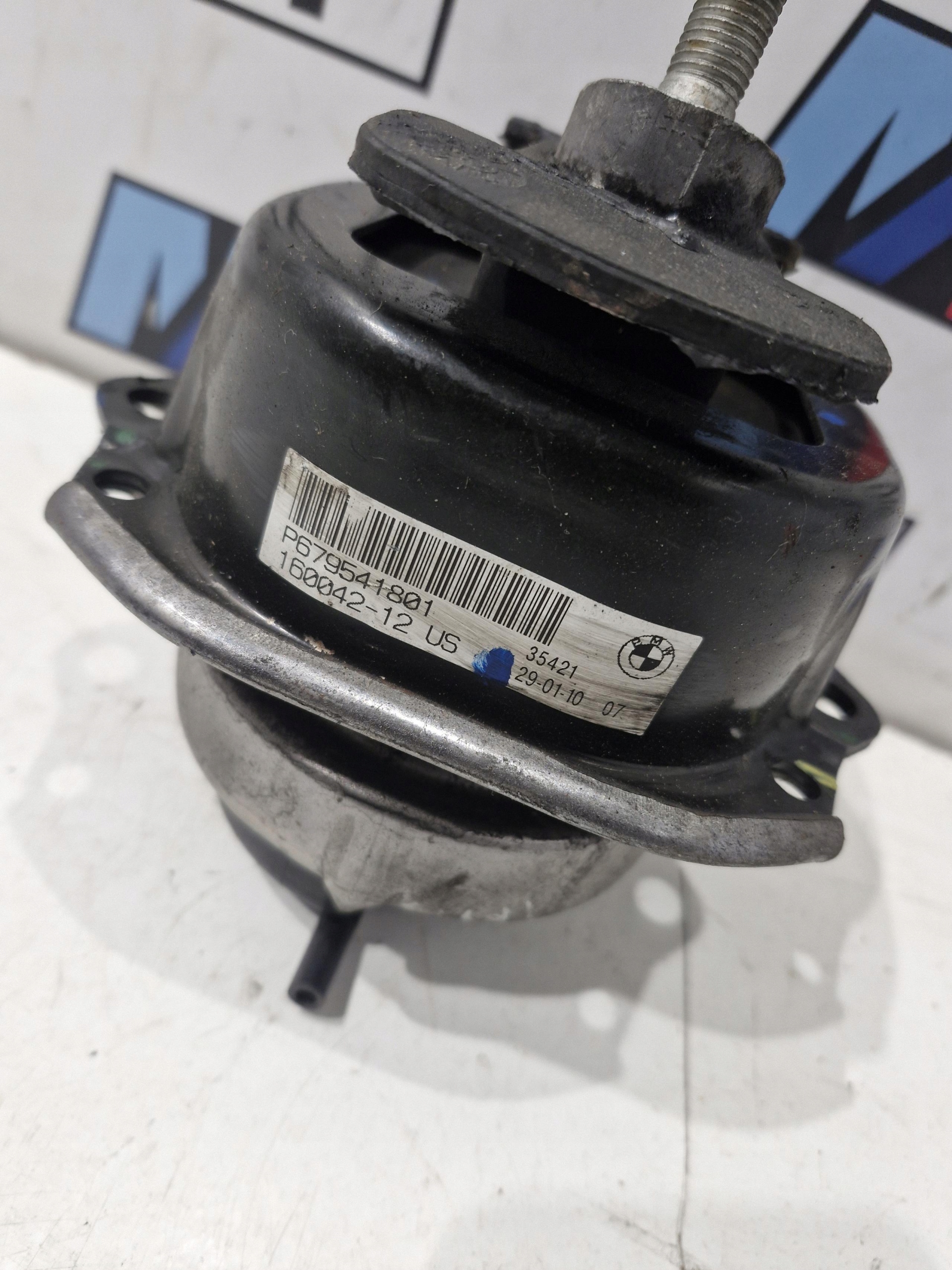 6795418 BMW E70 E71 Supporti motore usato sinistra
