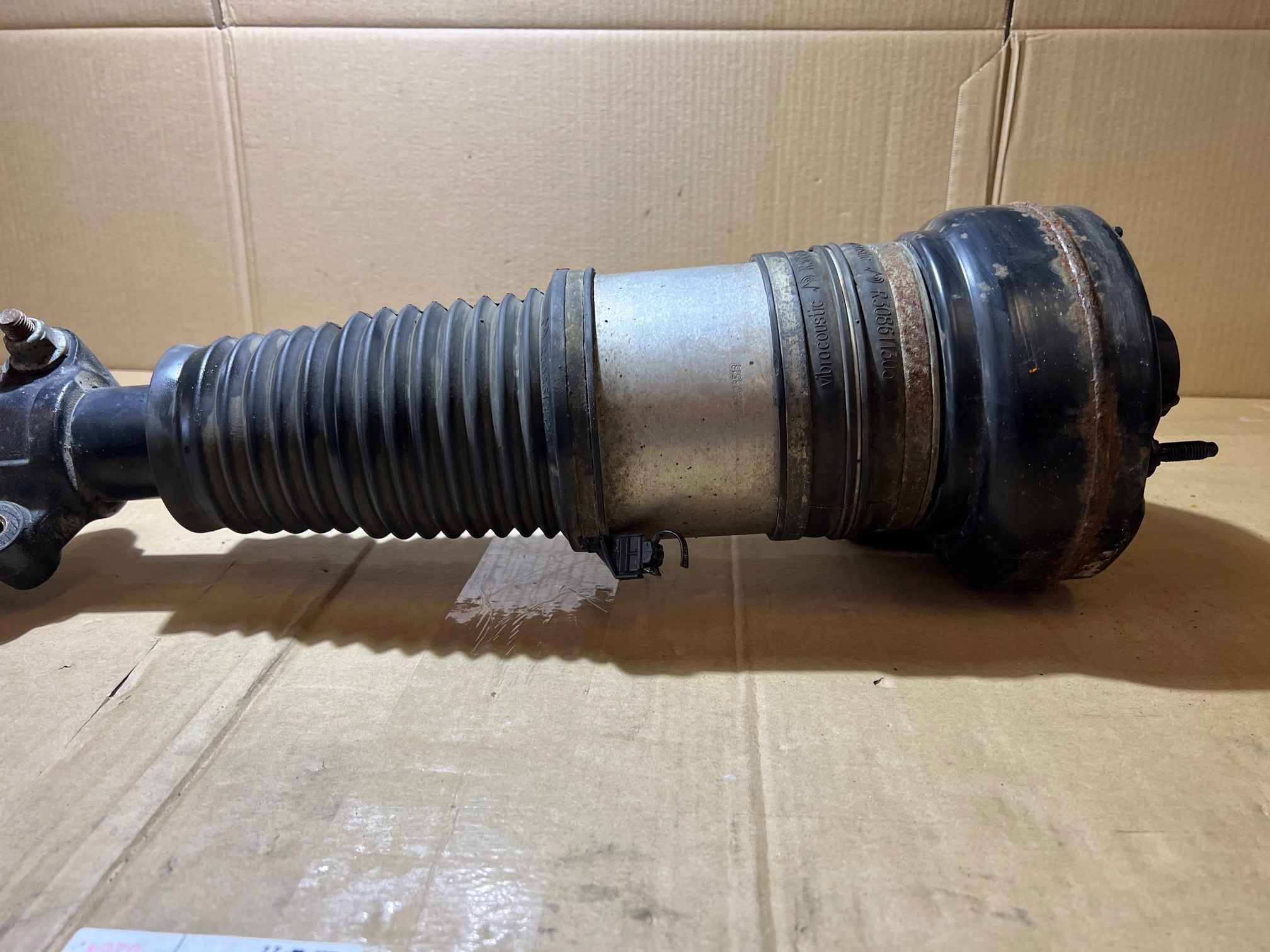 AUDI A8 D4 shock absorber PNEUMATYCZNY left front 4H0616039AD