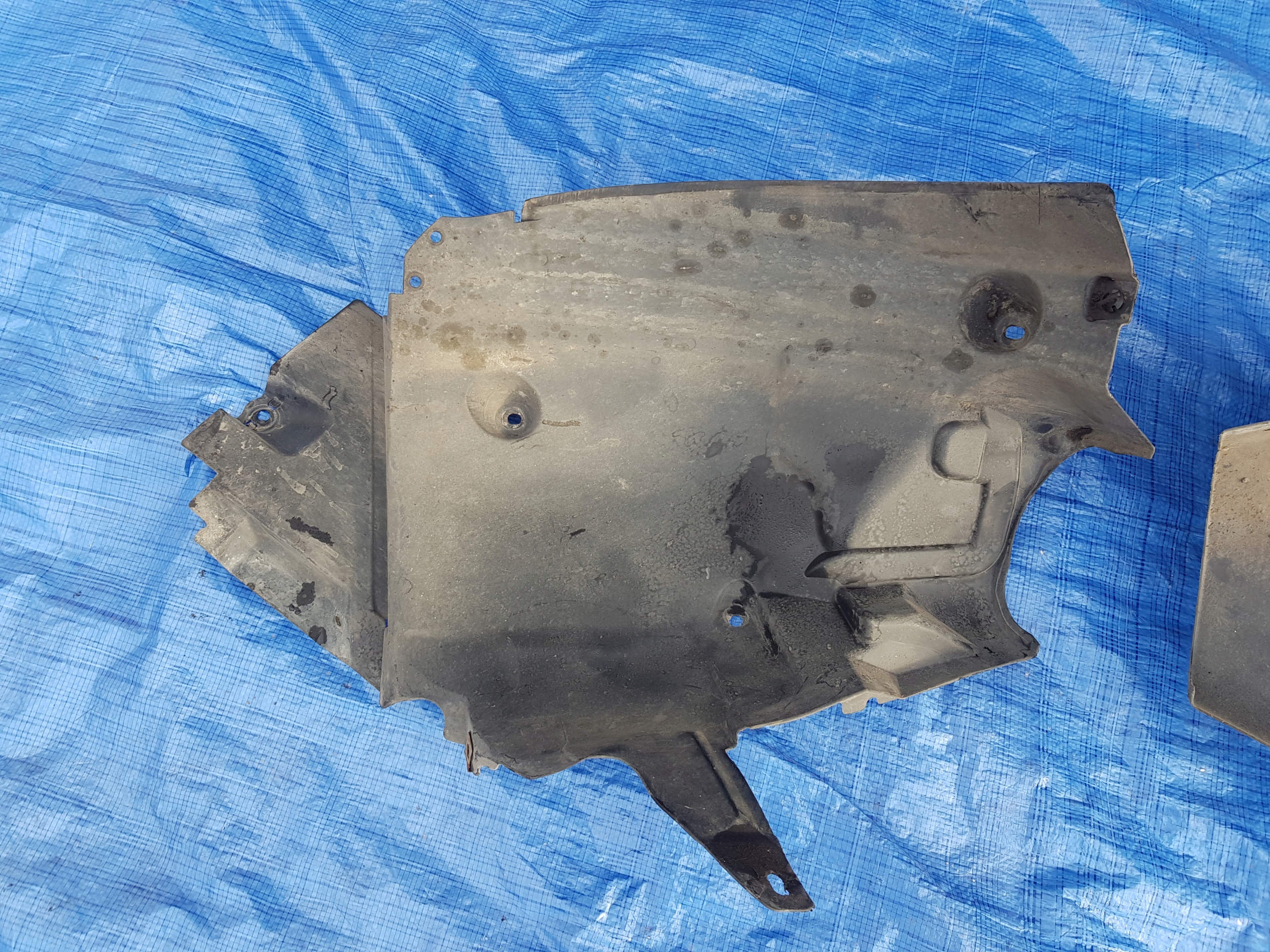 complete mudguard right front MERCEDES W204 2046984030 2046984430