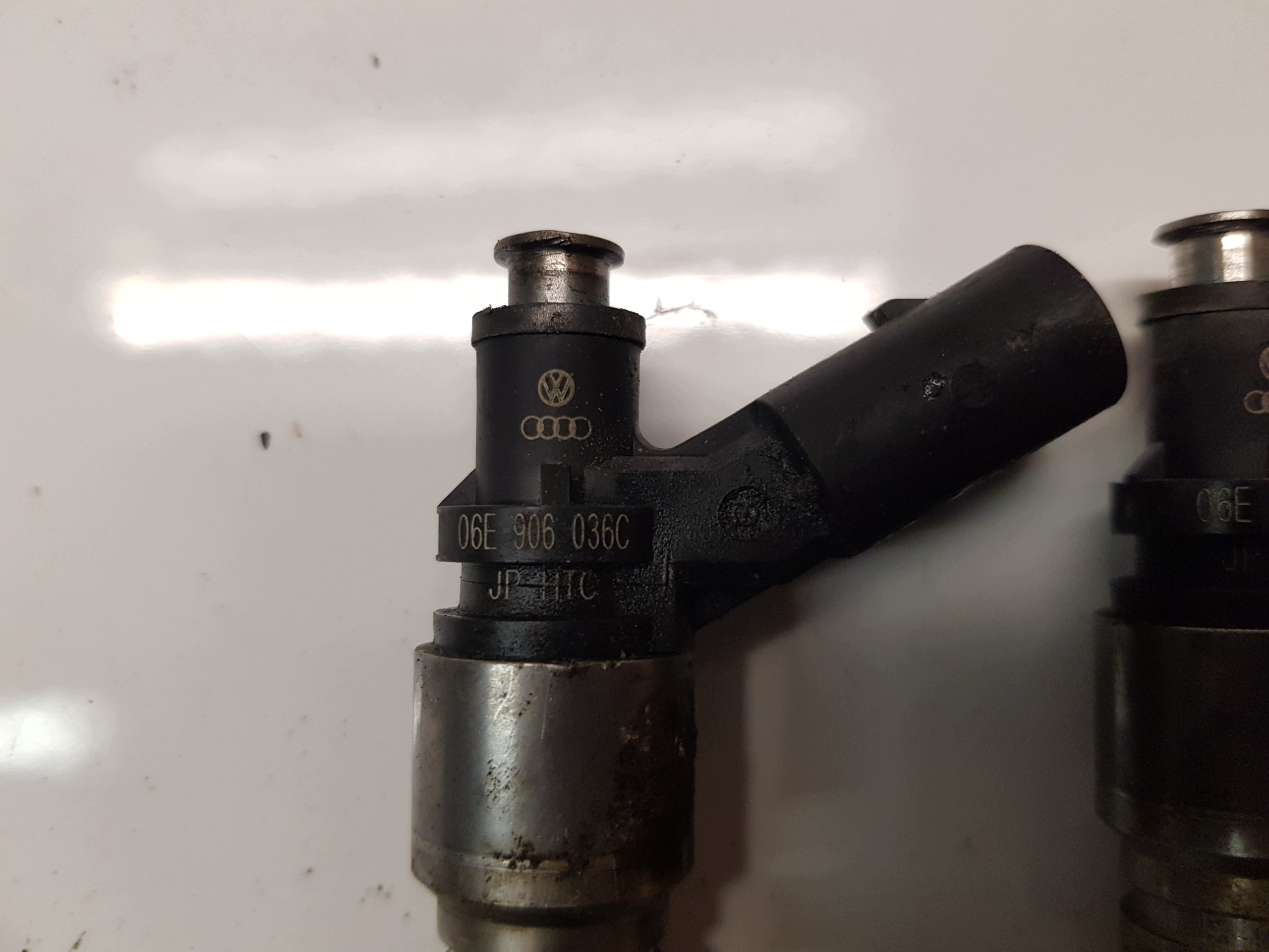 AUDI A4 B7 A6 C6 3.2 FSI injection injecteur carburant 06E906036C