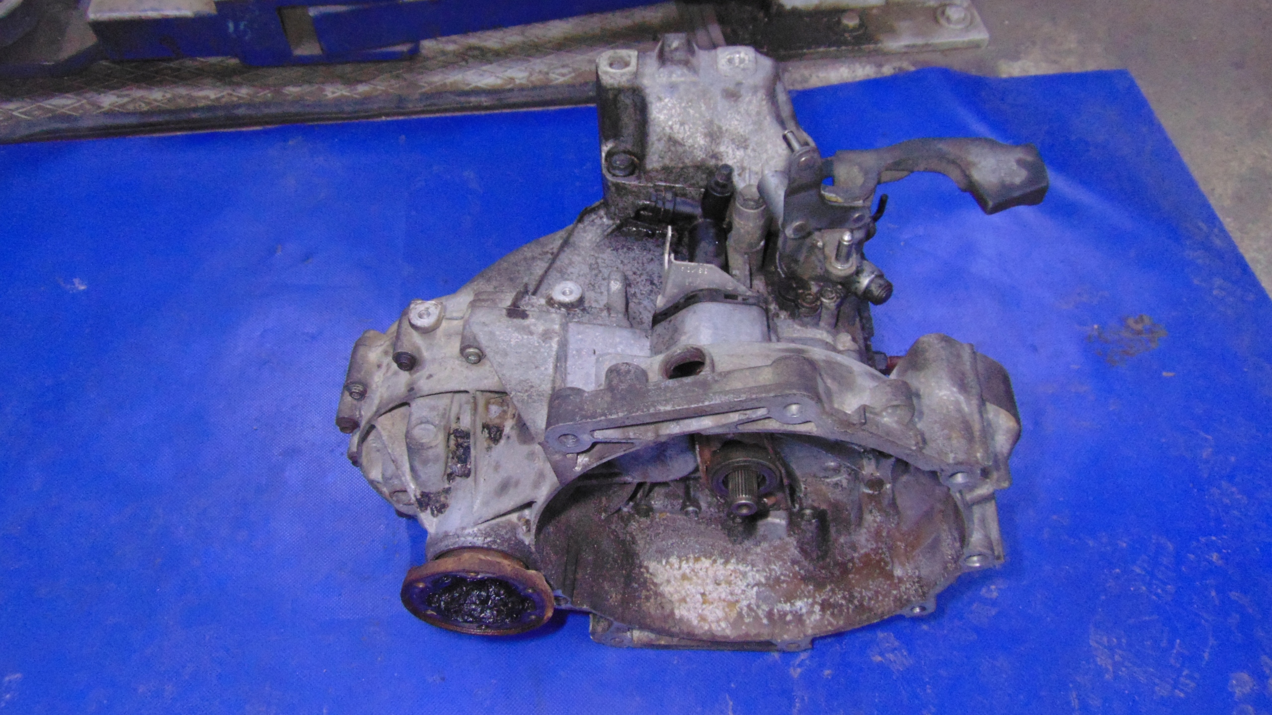 Getriebe 2.0SDI HFN VW CADDY III 2K 04-15 ROK
