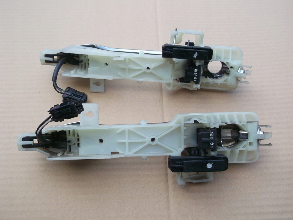 HYUNDAI IX35 KLAMKA CHROM DRZWI PRZOD KEYLESS 4 PI Installation side Left front Right front