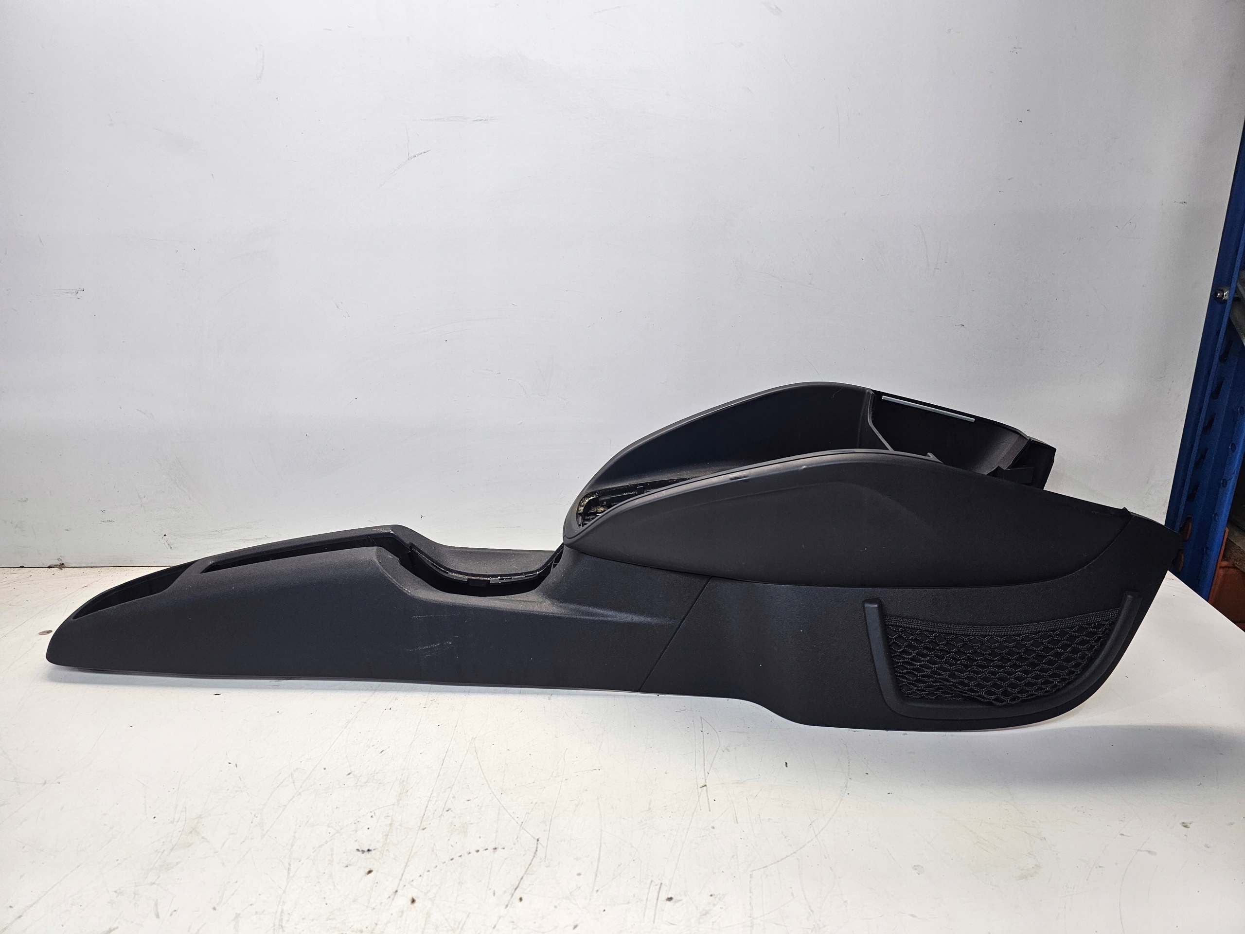 TUNEL mitte AUDI A1 8X LIFT 8X0863240E