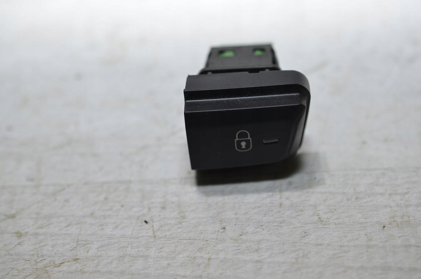 button switch zamykania door PEUGEOT 208 and