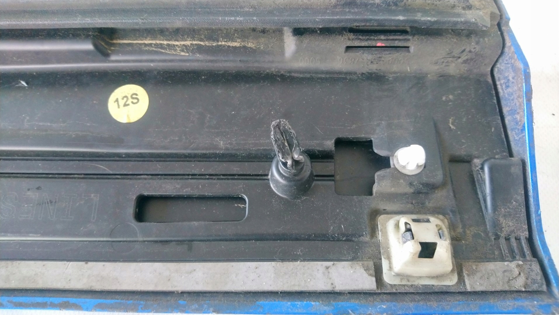 moulding lower door right front AUDI Q2 81A853960B