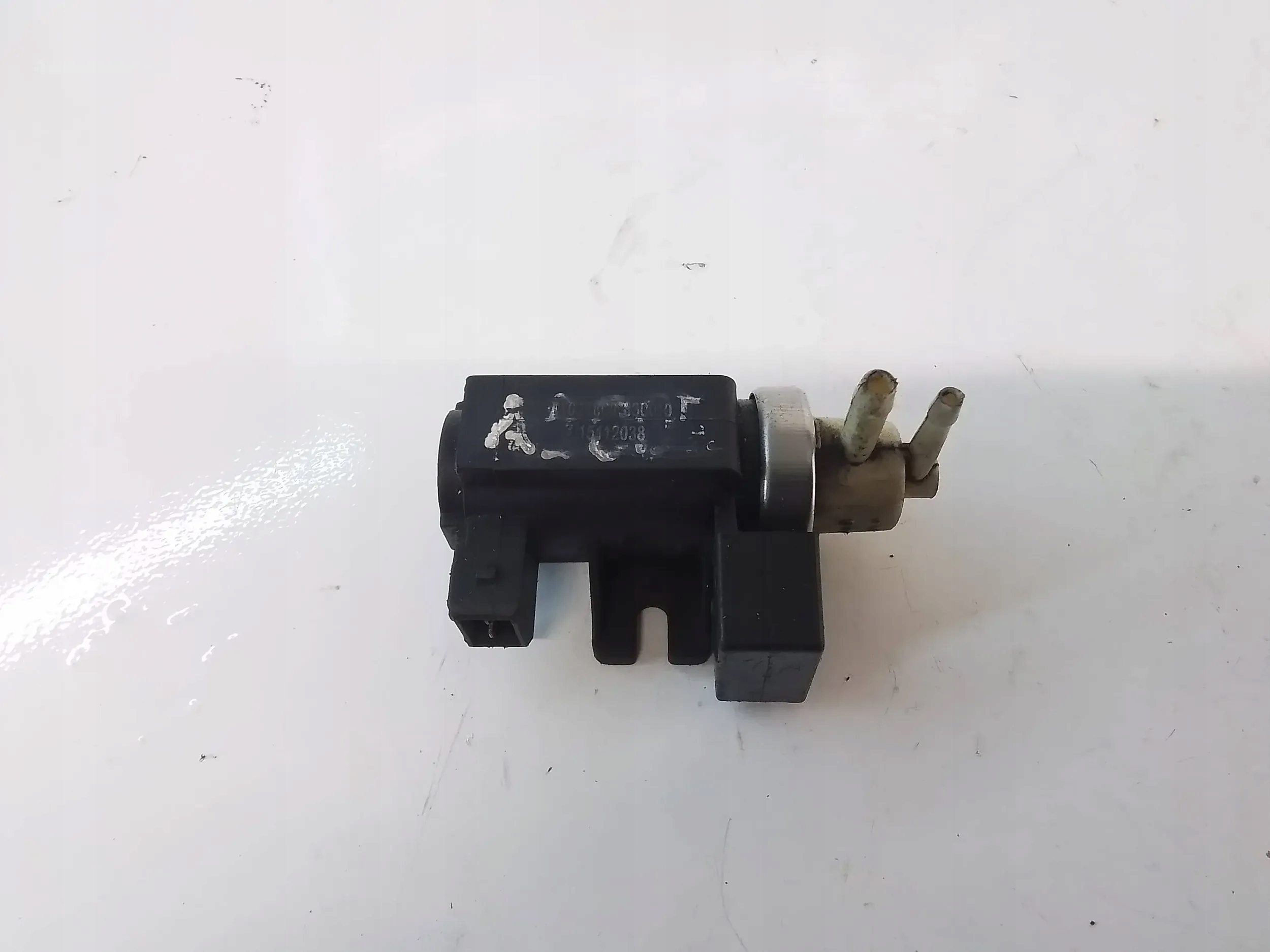 opel INSIGNIA A 2.0 клапан давления 15112038