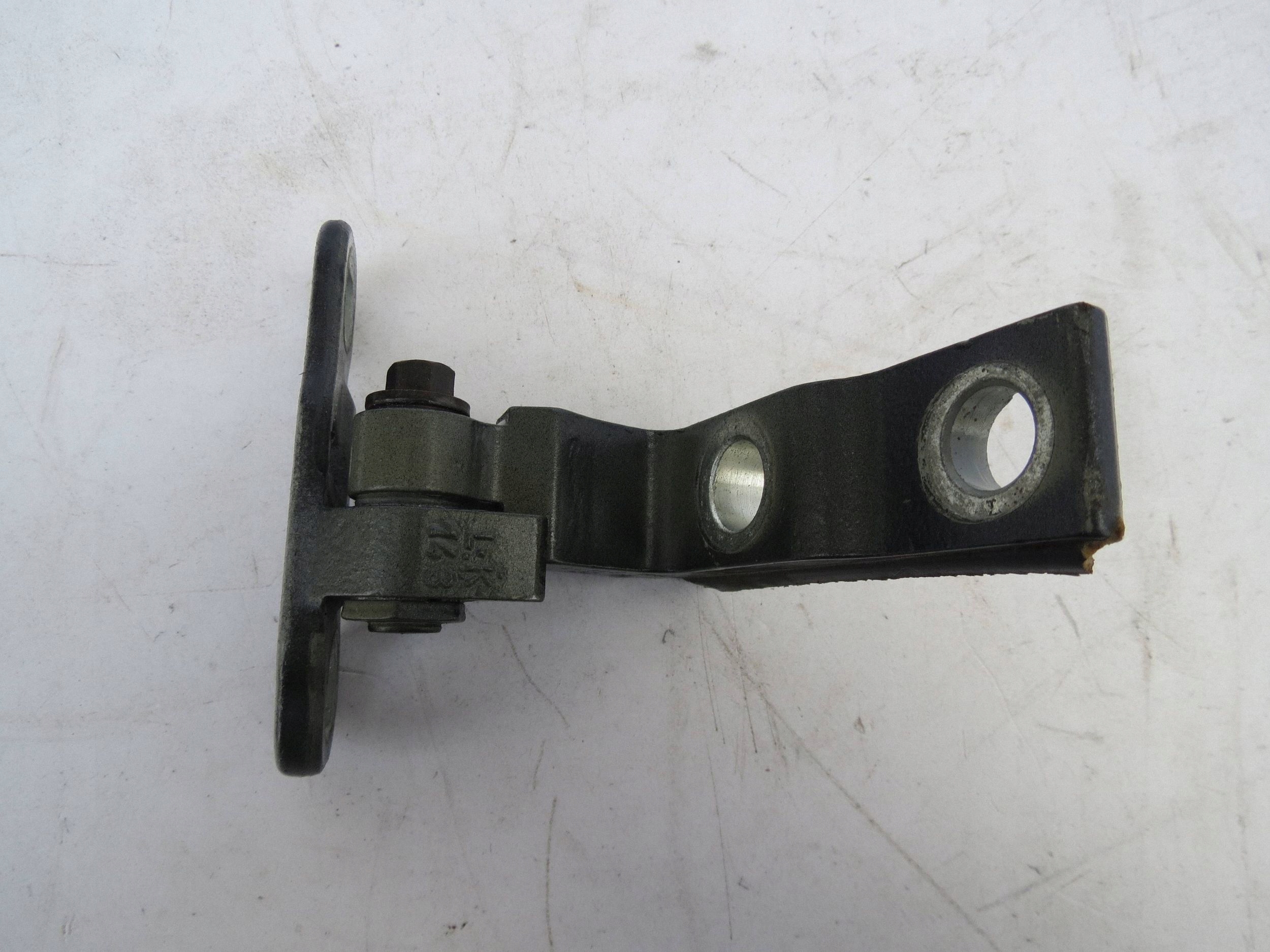 hinge door left front GORA / DOL VOLVO V90 31371552 A046572