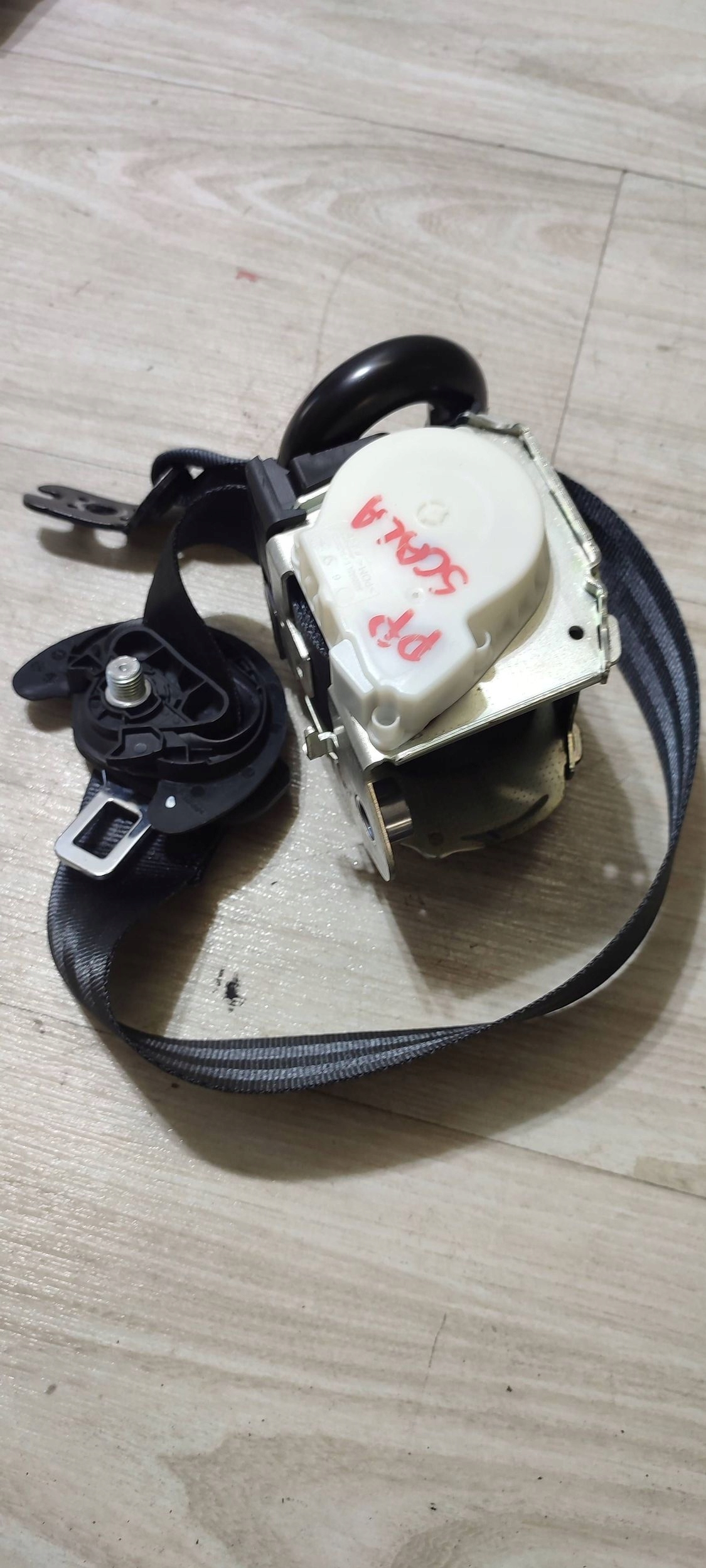 front tension belt safety front side right Skoda Scala 654857706A