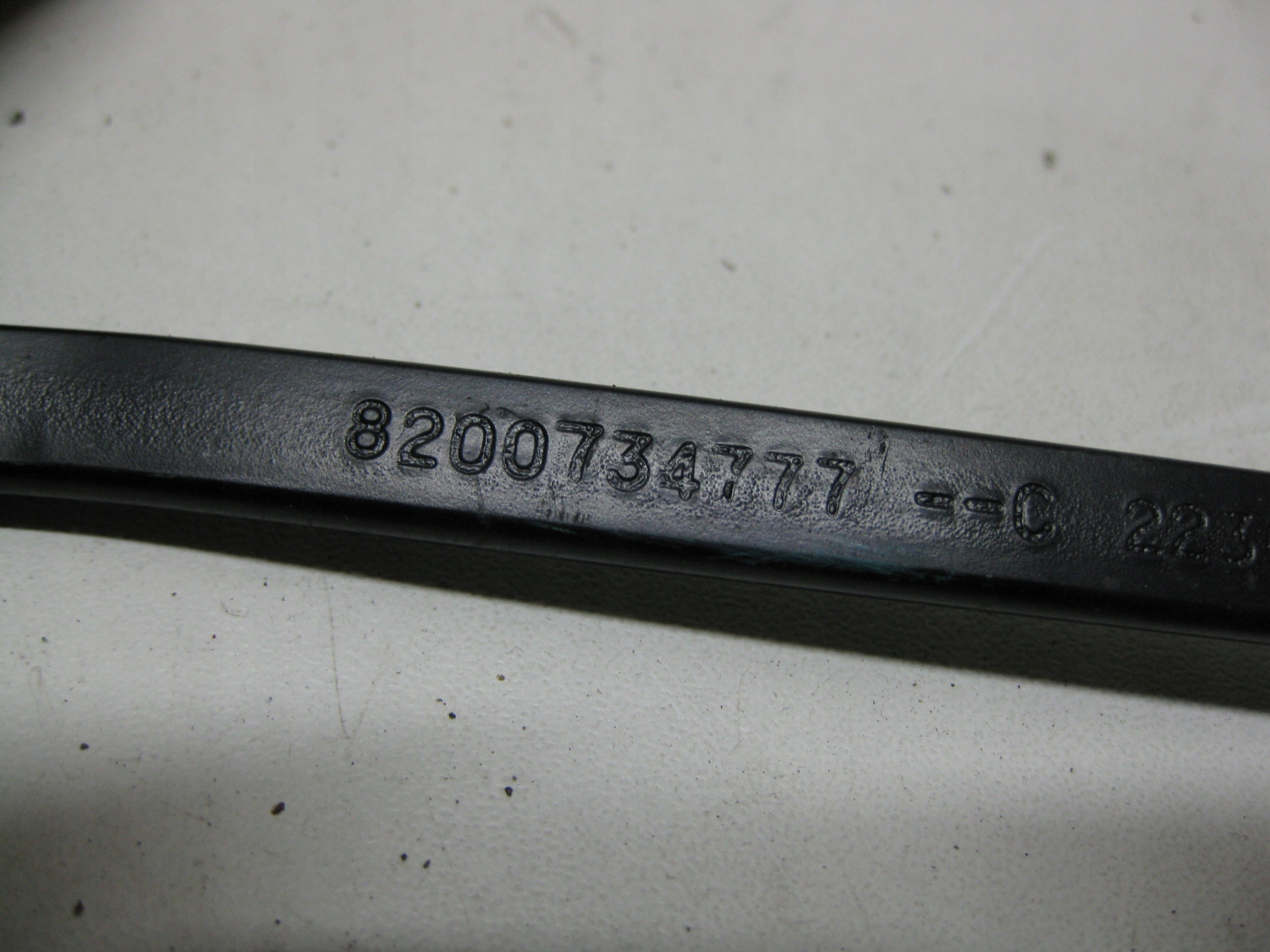 RENAULT MASTER III LIFT wiper arm right front front 8200734777