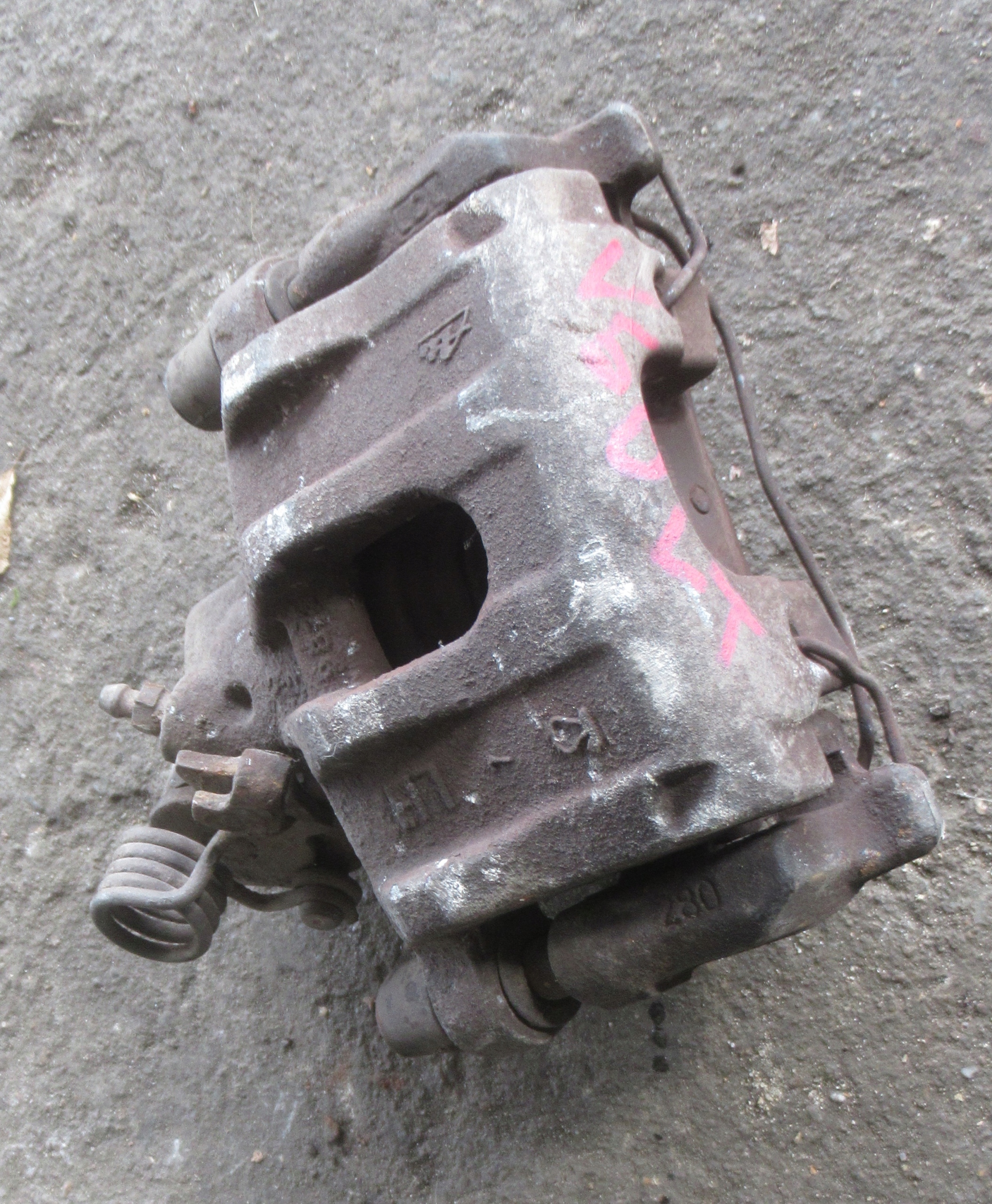 VOLVO V50 2.4 D 06R caliper brake left rear part