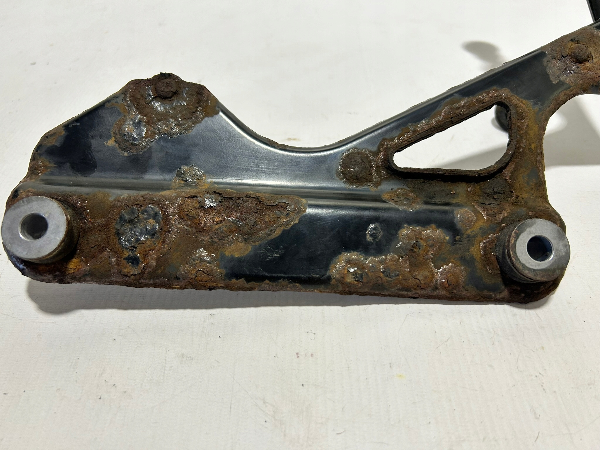 MERCEDES W212 bracket KOMPRESORA springing