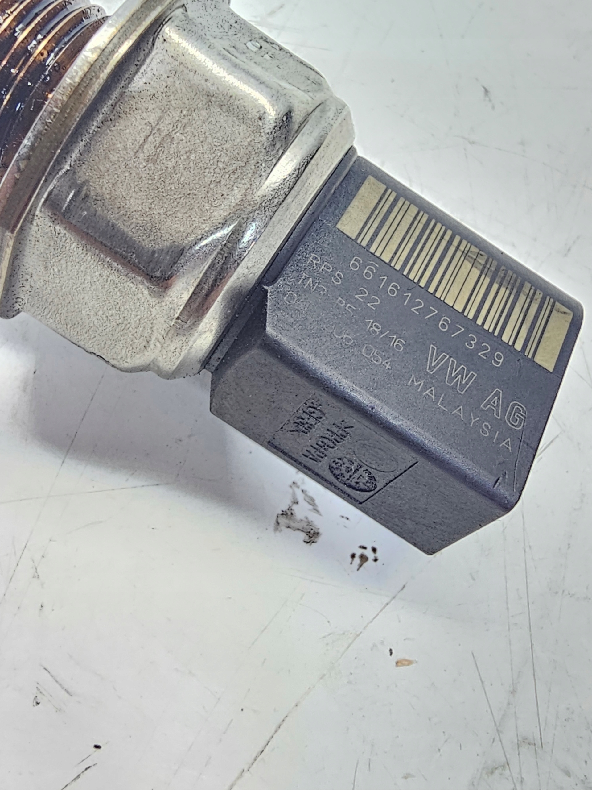 CAPTEUR PRESSION CARBURANT AUDI VW 2.0TDI 04L906054