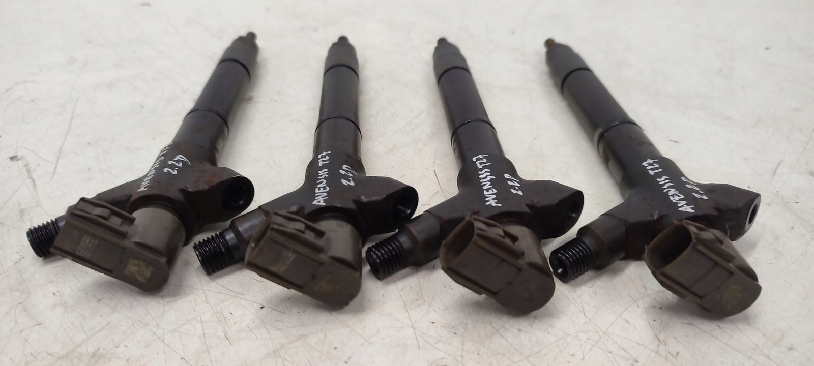 injector Toyota Avensis T27 2,2 D4D