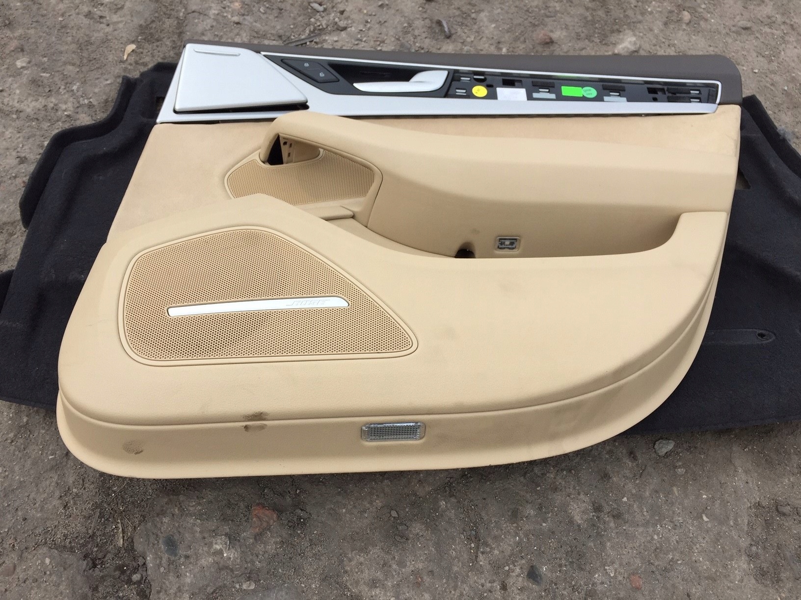 AUDI A8 D4 side door upholstery right rear part