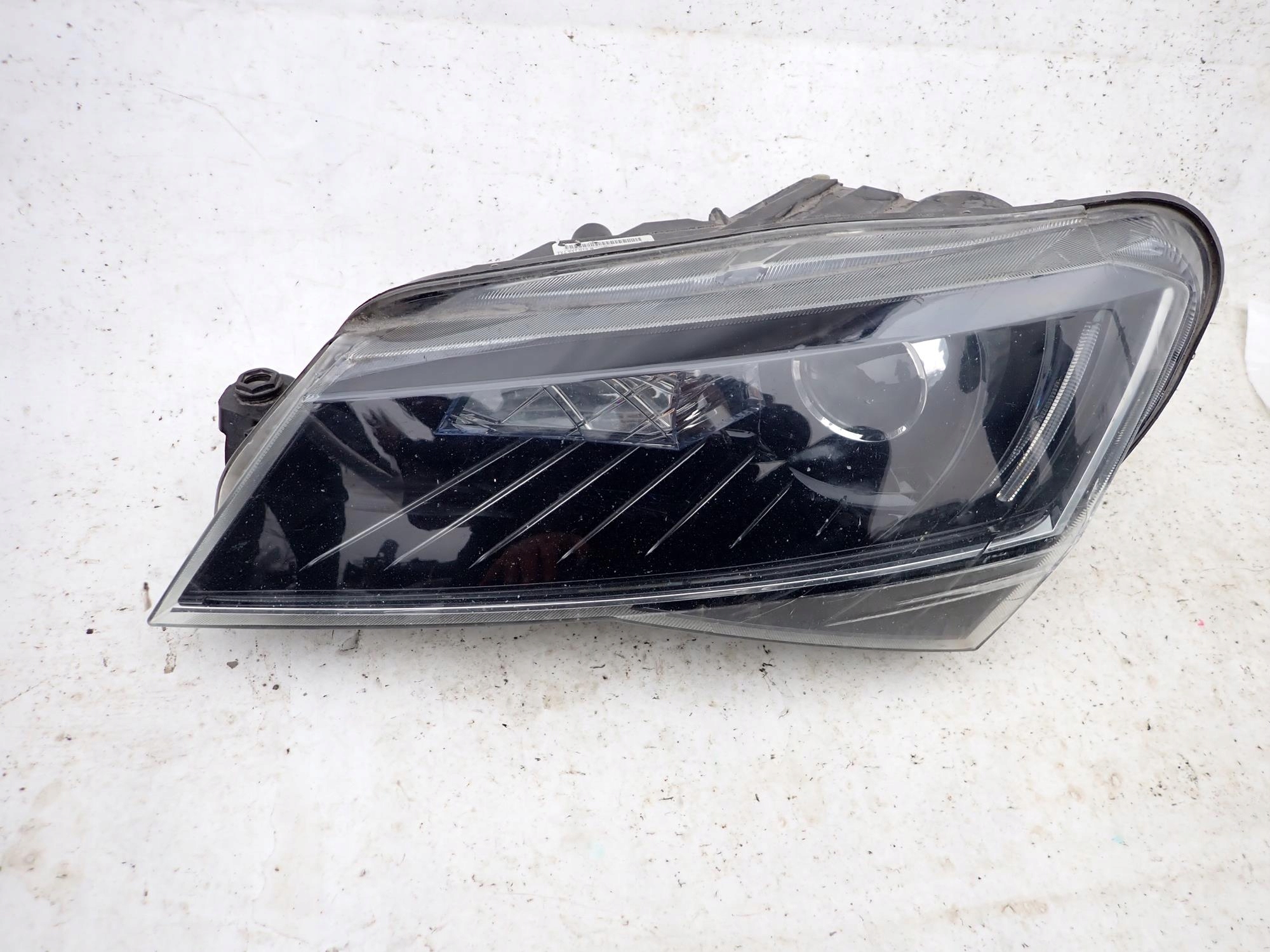SKODA SUPERB III 3 15-19 light front front left