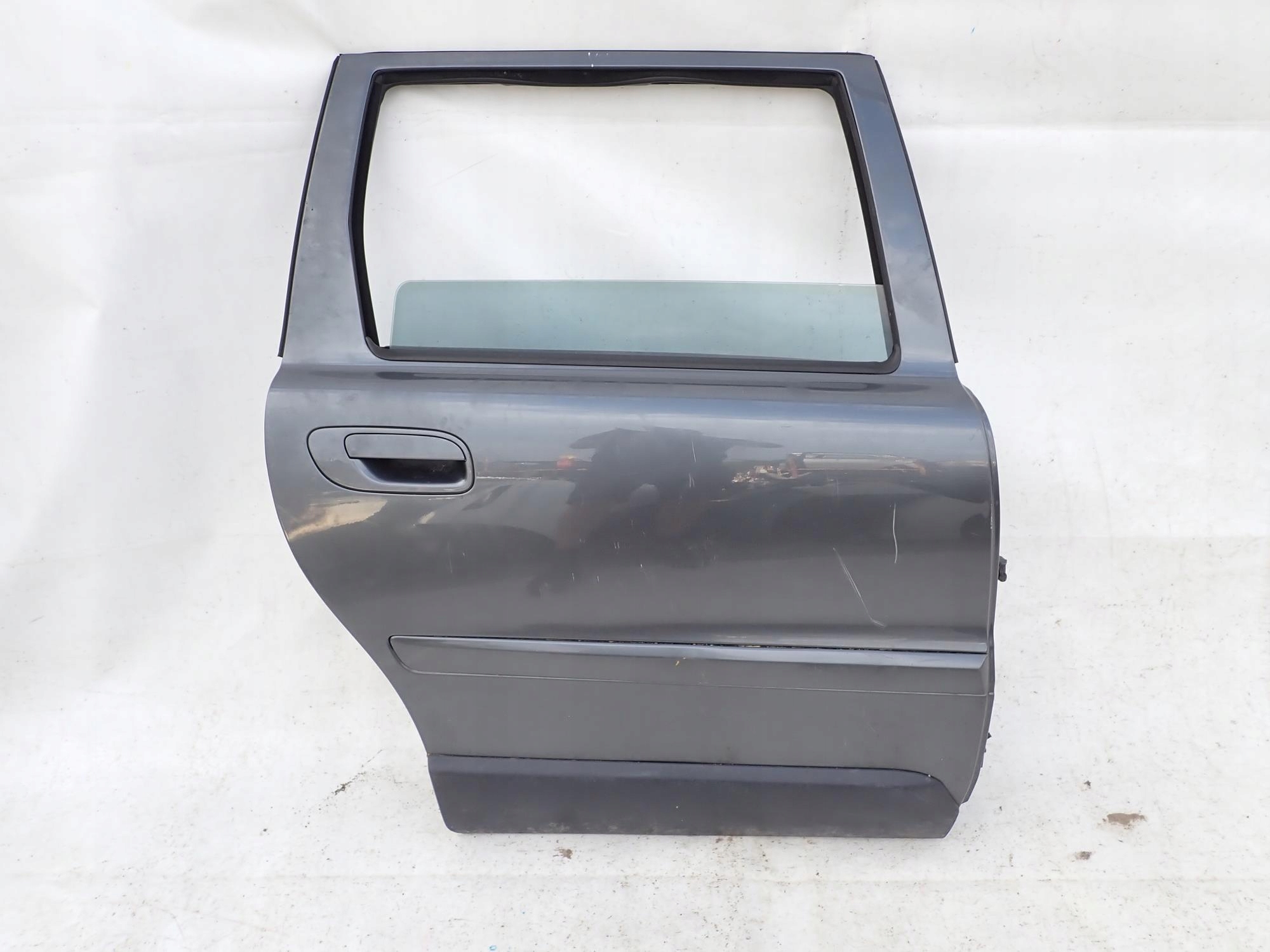 VOLVO XC70 and 1 00-07 door rear part rear. right