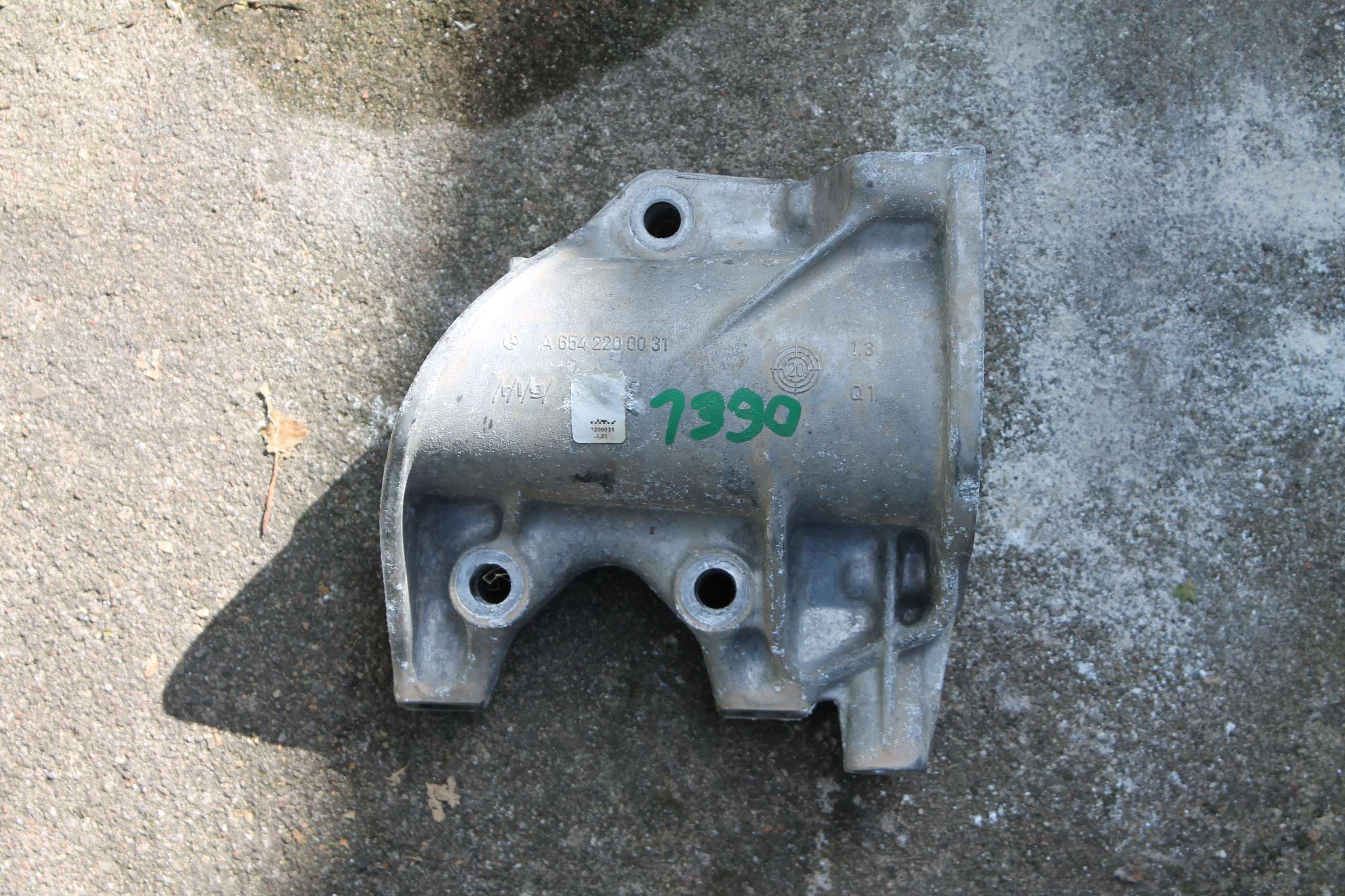 1390. holder engine mount MERCEDES A6542200031