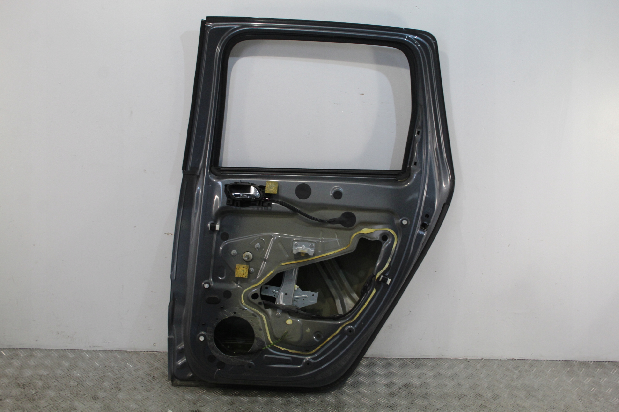 door right rear part rear. does not have windows CITROEN C3 PICASSO