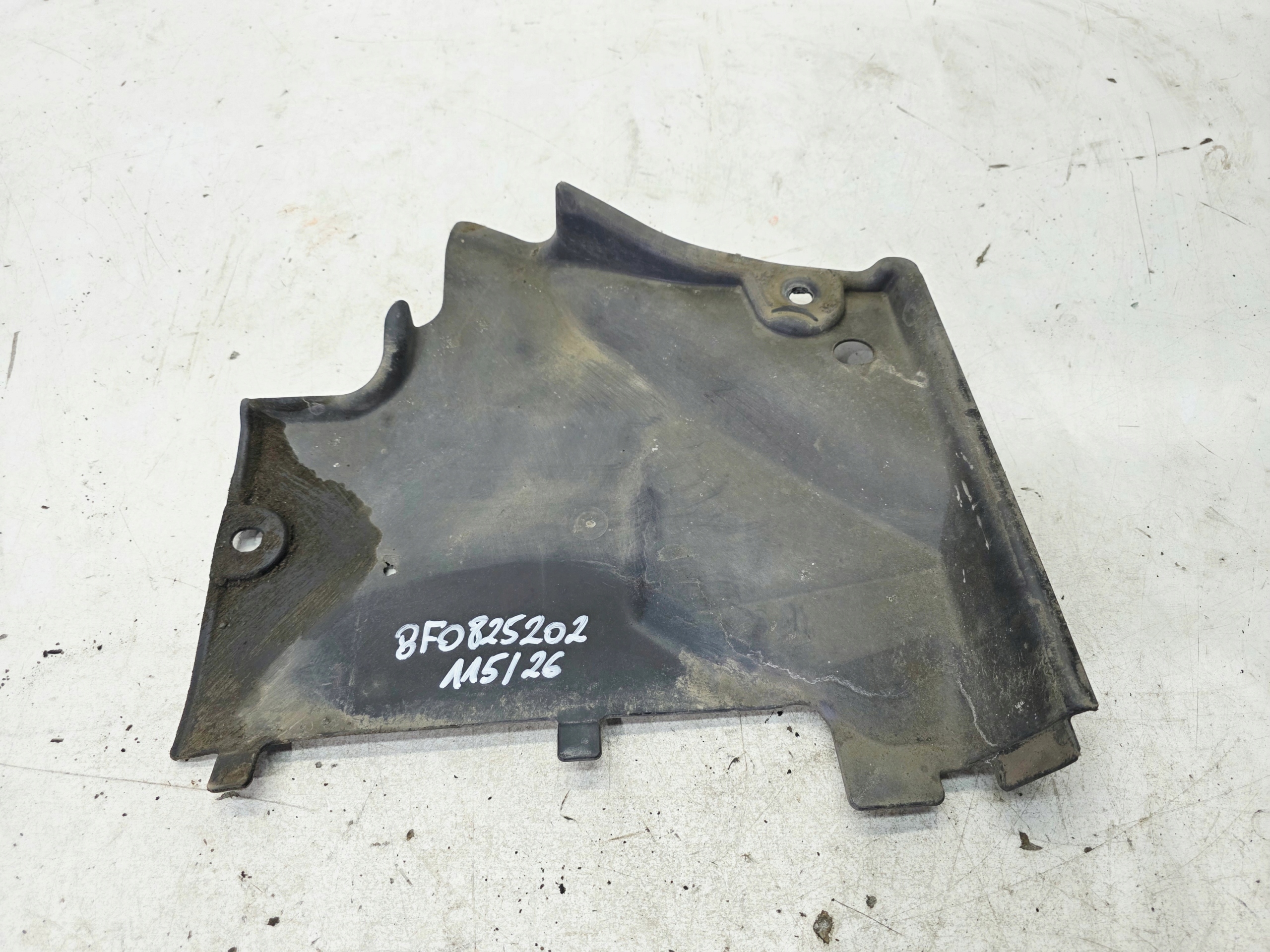 cover chassis right MALA AUDI A5 8F CABRIO 8F0825202 115/26