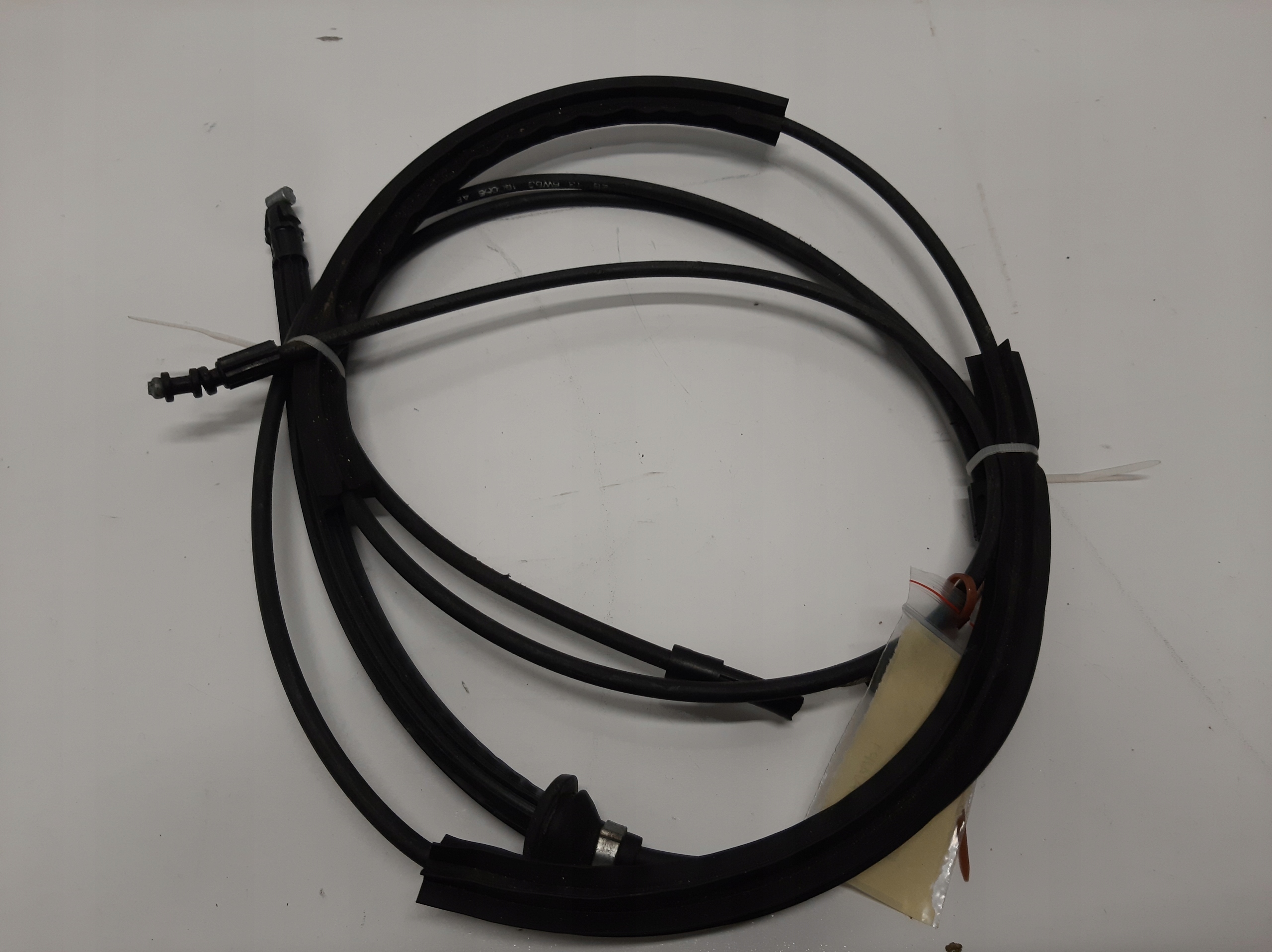 6W8316C656AC - Jaguar XK x150 кабель капота