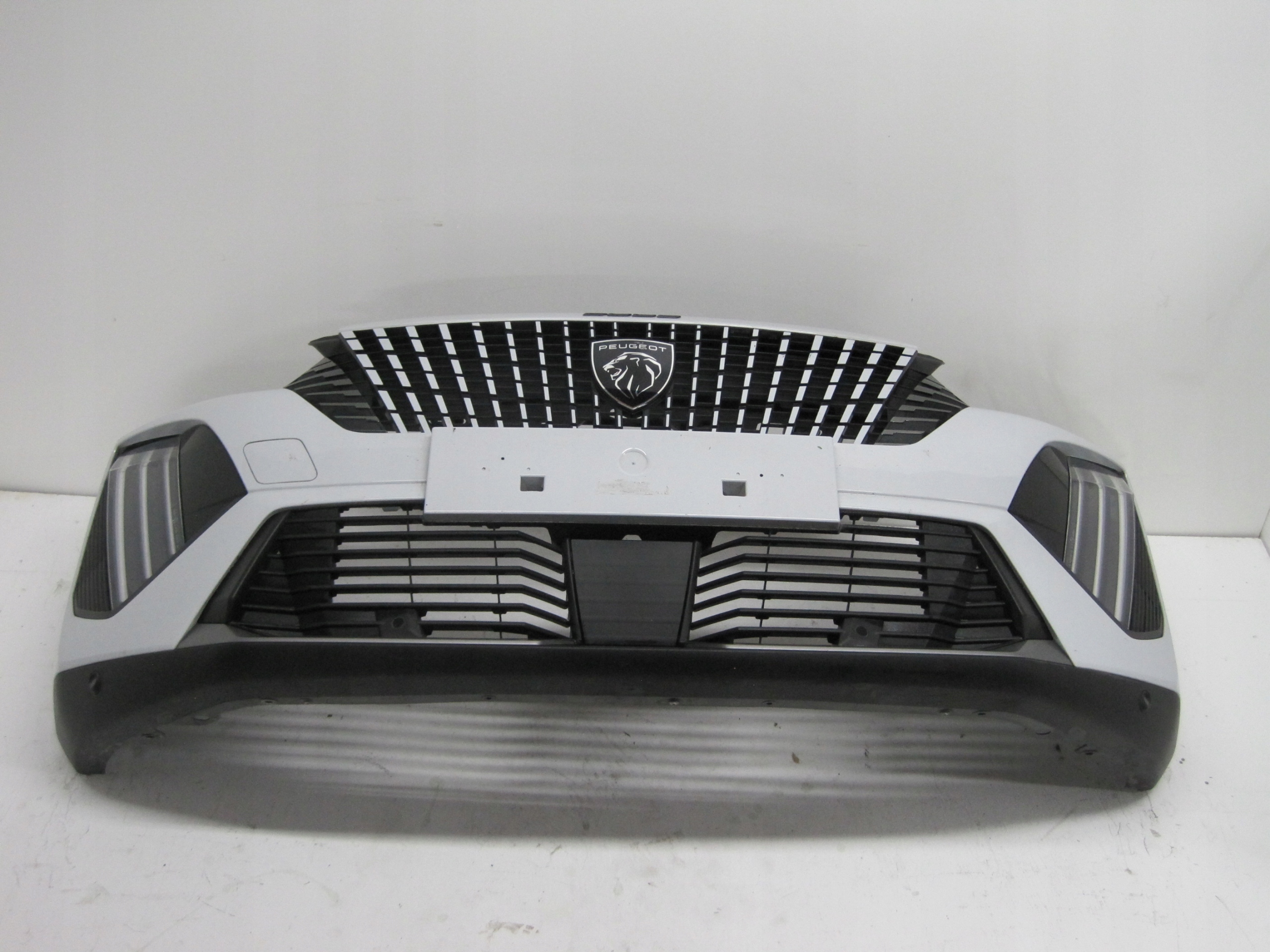 bumper PEUGEOT 2008 24R 4 PDC below RADAR front front
