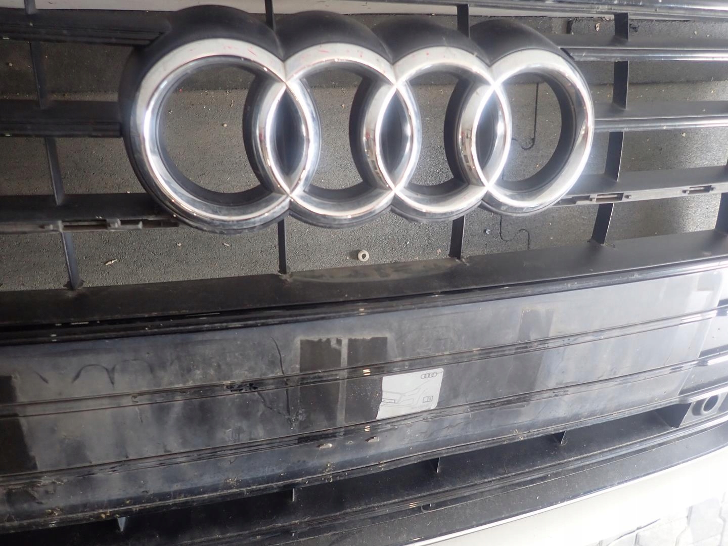 nárazník předek přední AUDI A6 C8 2018- 4K0807437
