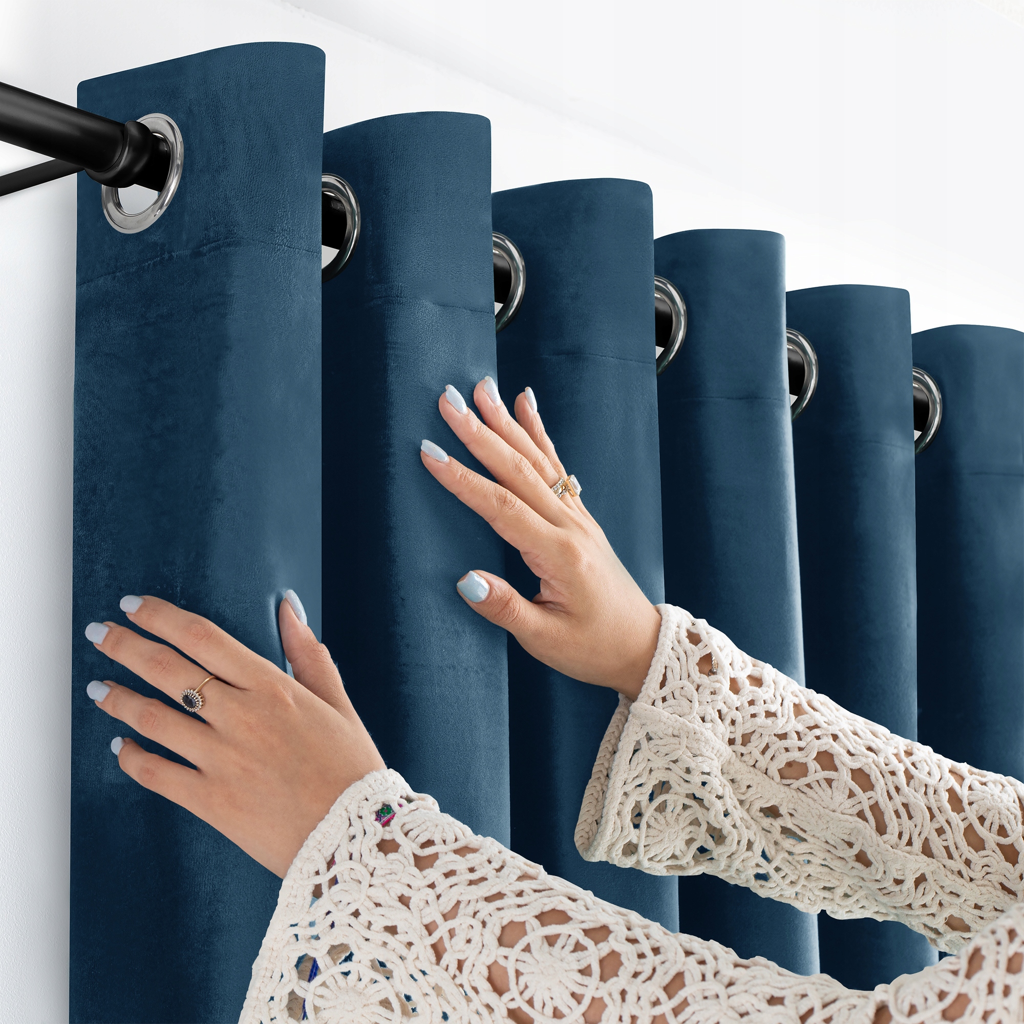 Filumi Záves velvetový velúr Strieborné priechodky Indygo 265x250