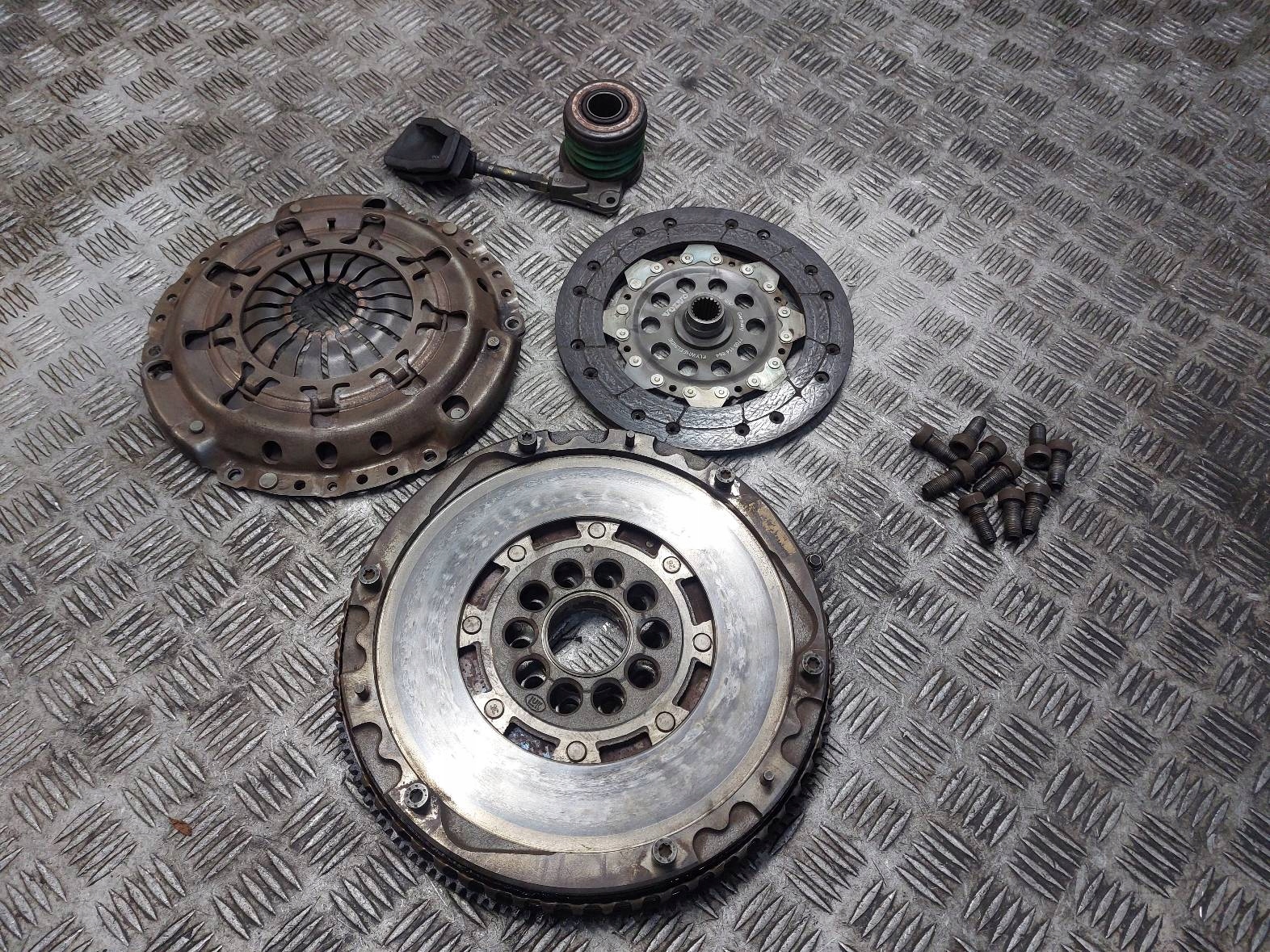 VOLANO USATO + disco + di pressione + LOZYSKO OPOROWE VOLVO V40 e 9181056-B