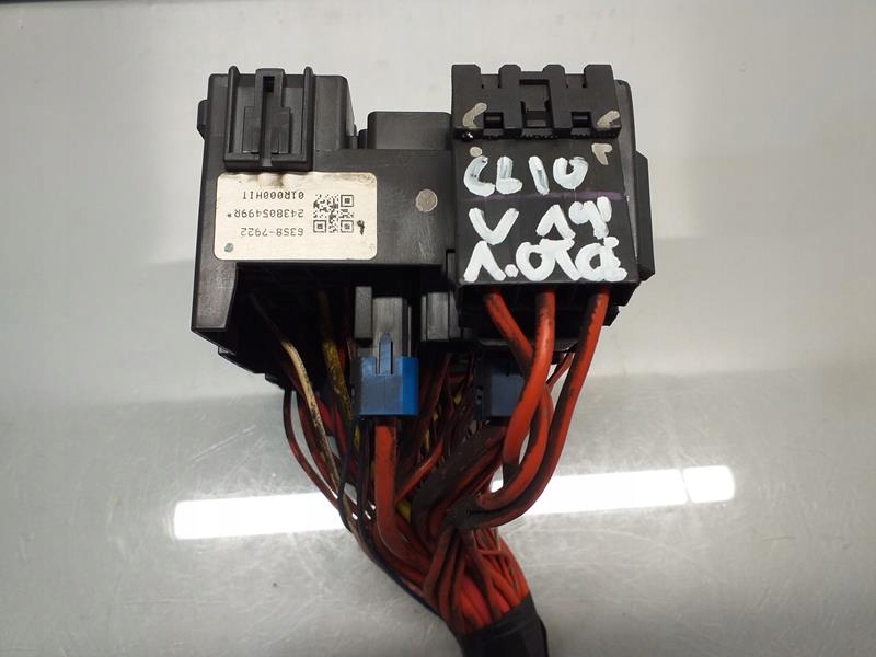 блок предохранителей CLIO renault oe 243805499R