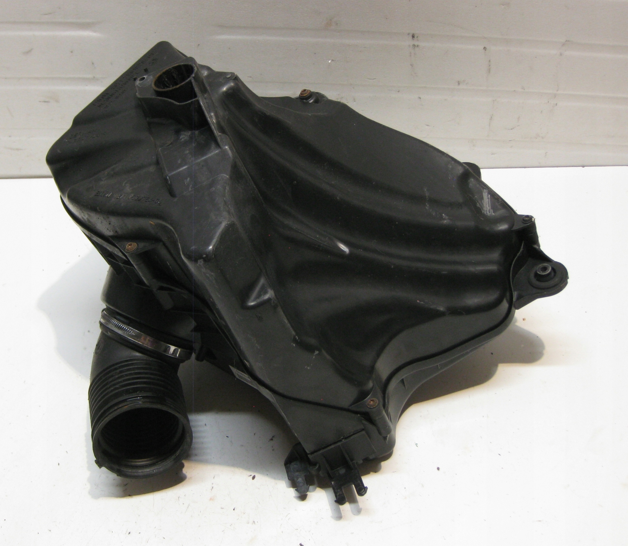 BMW E87 5D 07R air filter housing 7532754