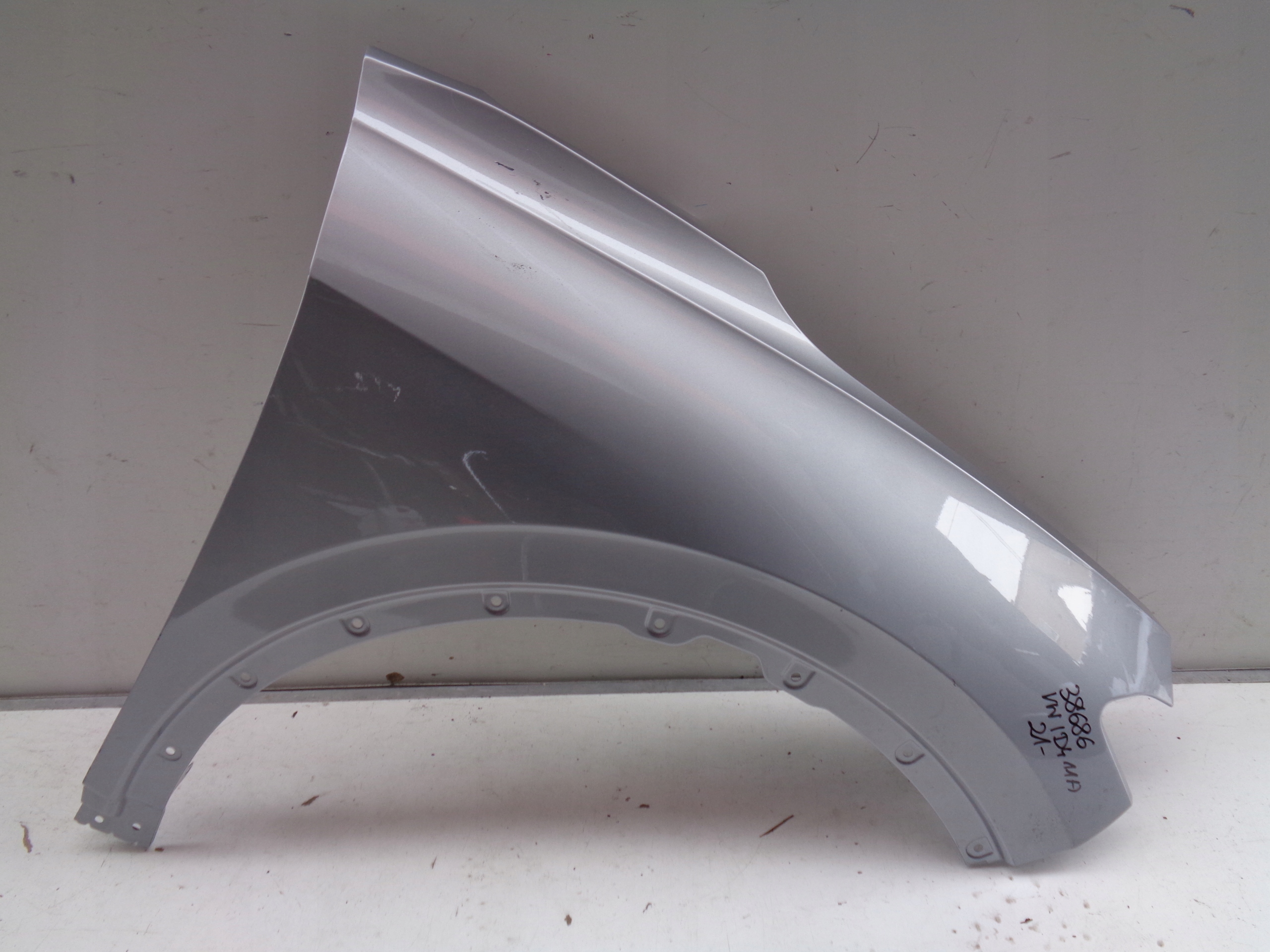 fender right front VW ID4 11A 21- NR 38686