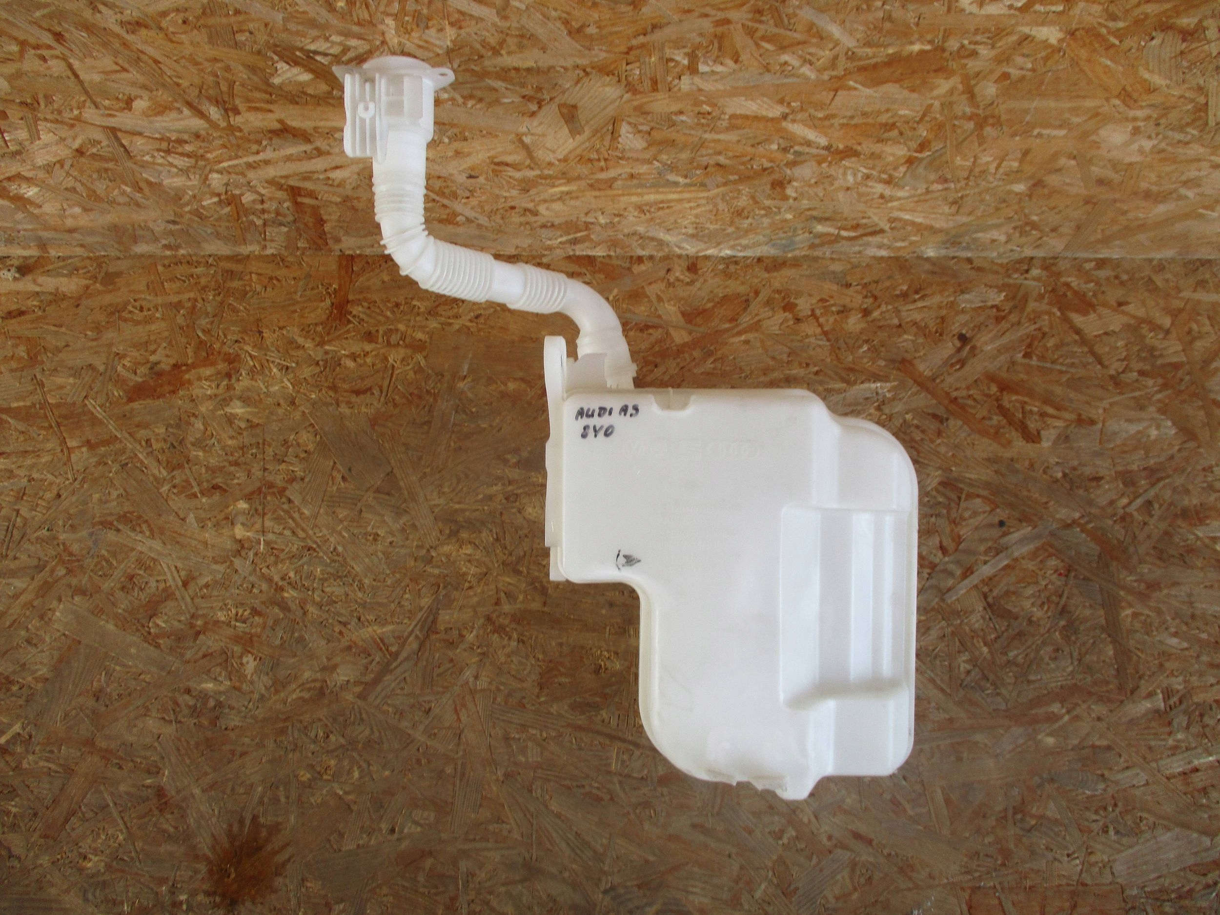 washer fluid tank AUDI A3 8Y0