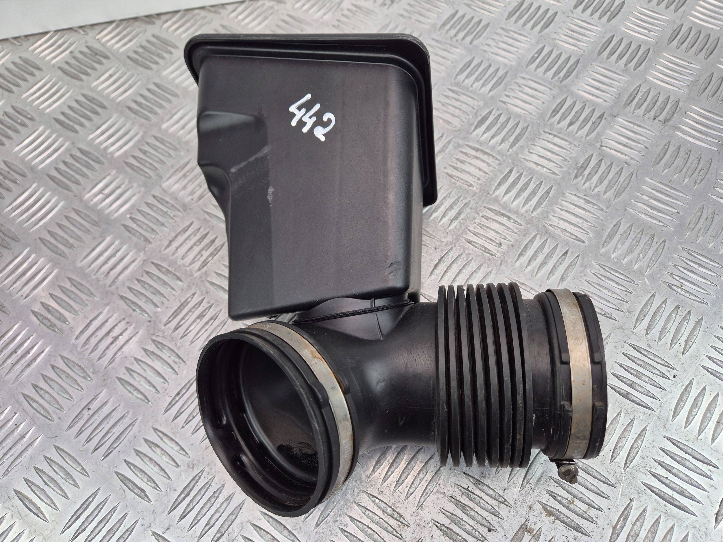 BMW 5 E60 E61 530i Czesc rury dolotu luft 7590595