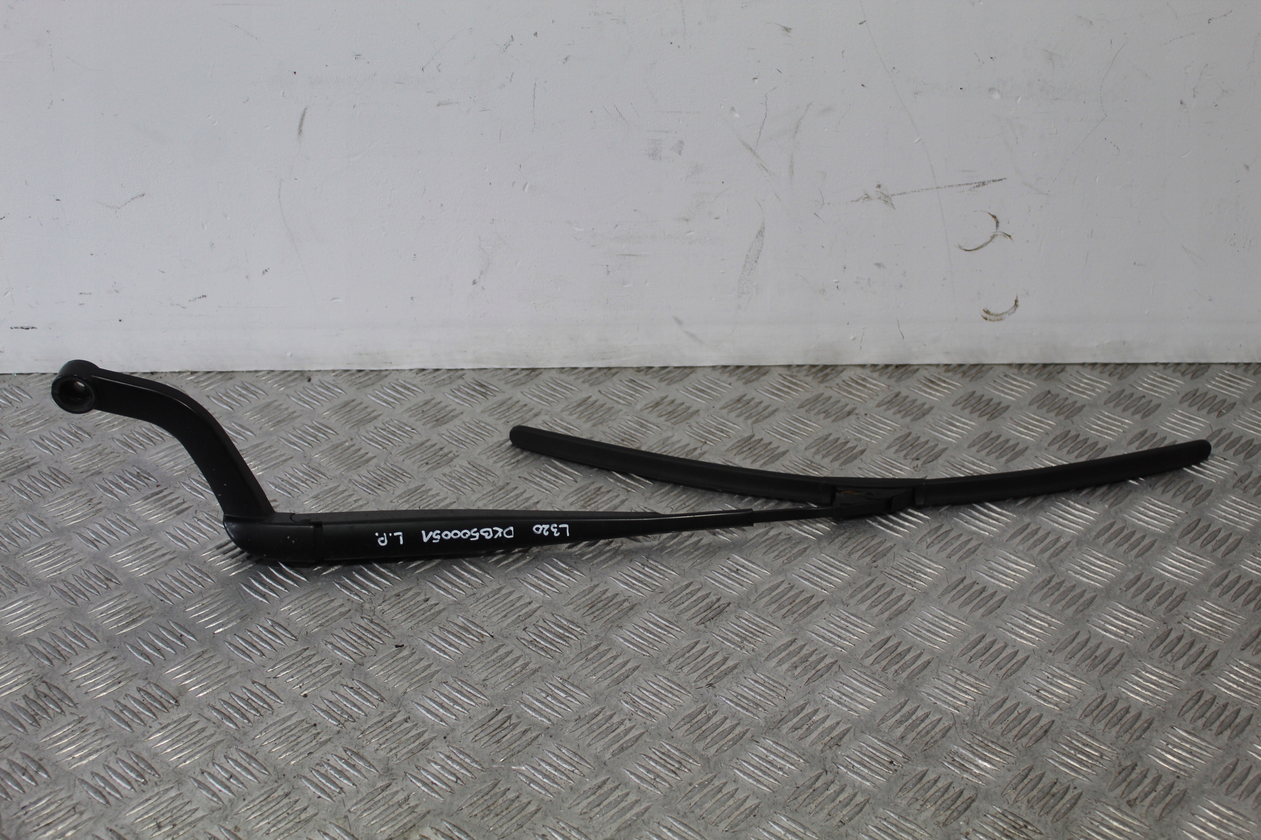 wiper arm left RANGE ROVER SPORT L320