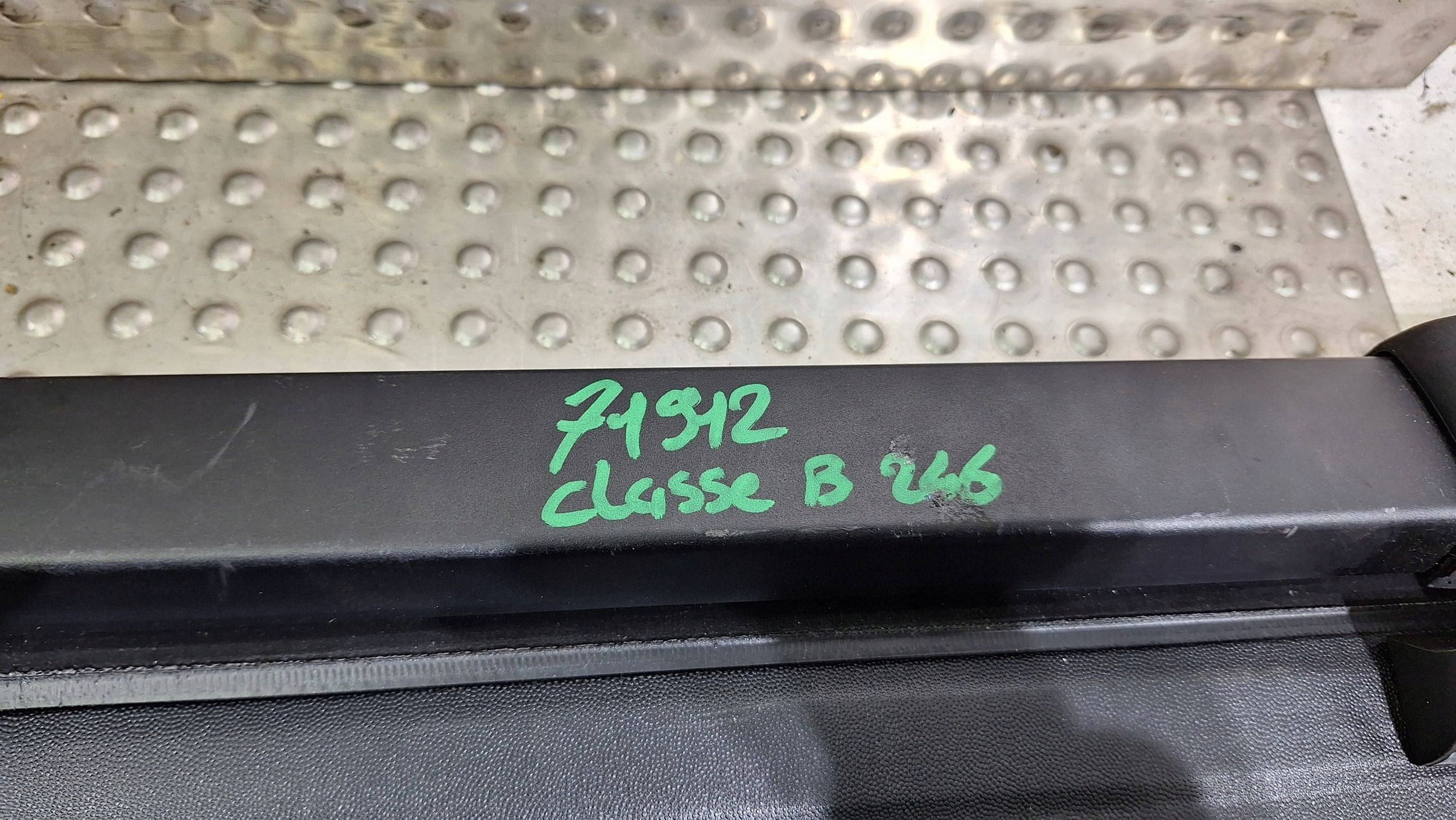 blinds boot rear part MERCEDES W246 black