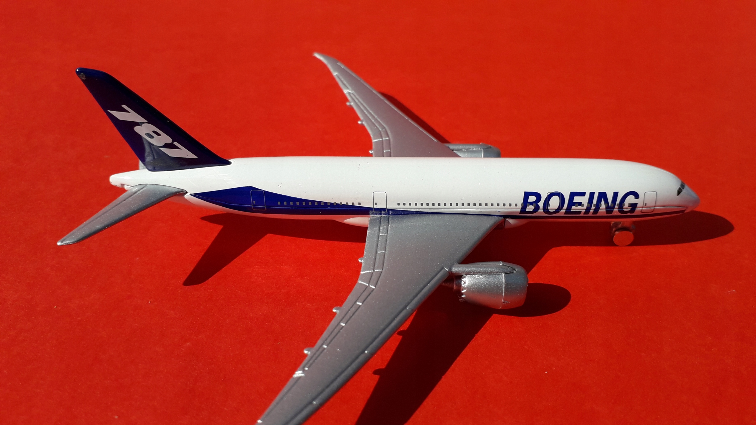 Samolot BOEING 787 Metalowy Model WELLY 9212 Materiał metal plastik
