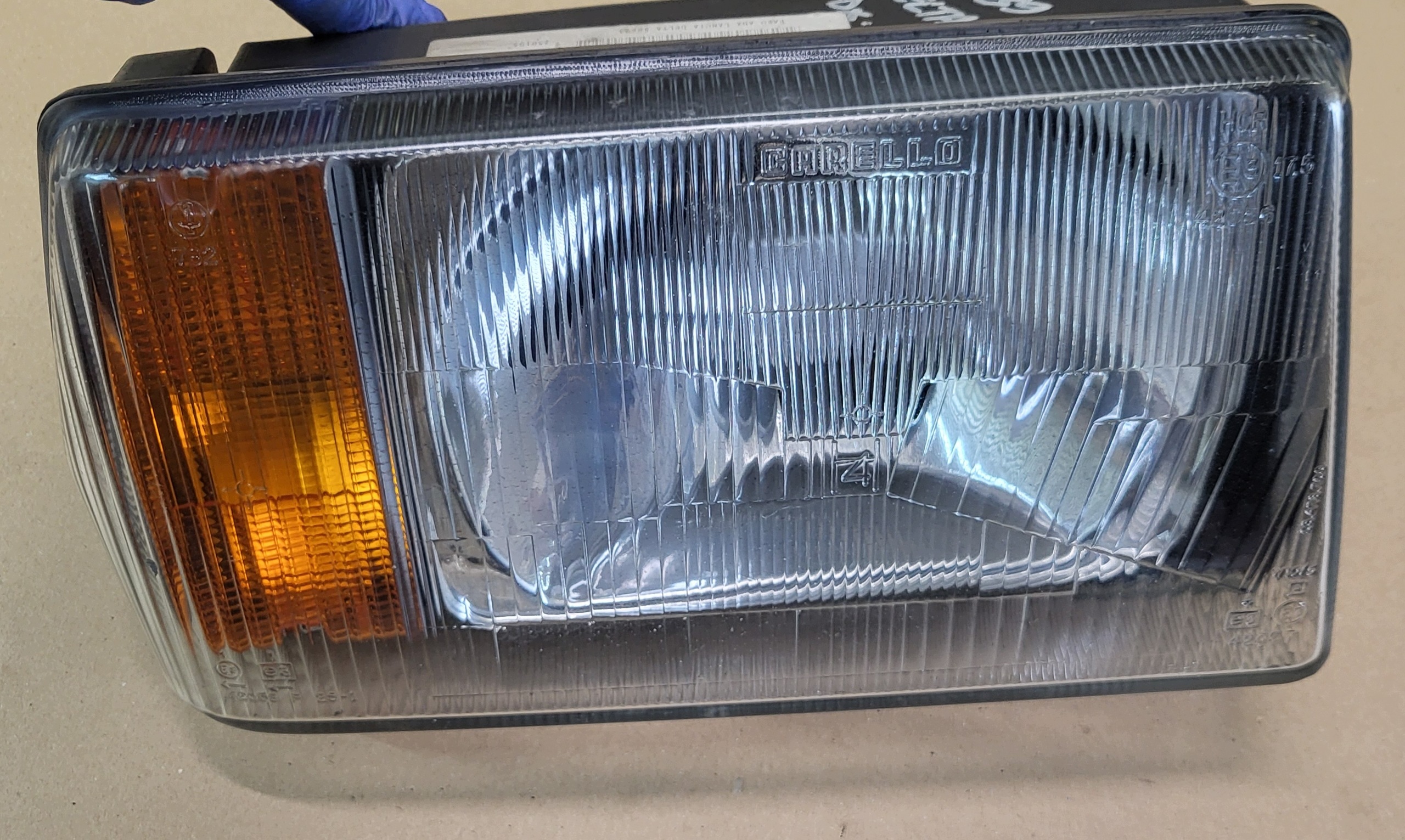 light right front REFLEKTOR CARELLO H4 LANCIA DELTA 86-93r. original EUROPA
