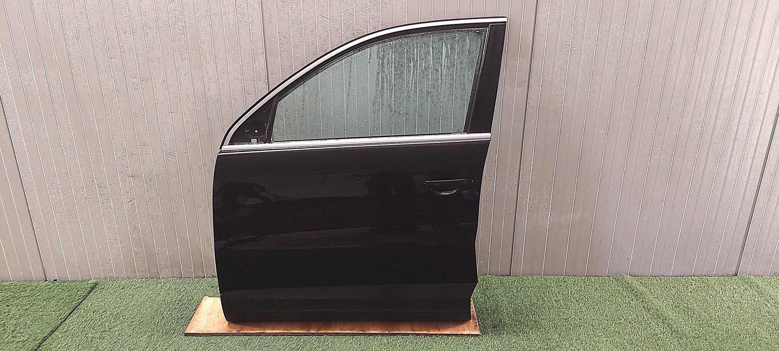 door left front VW TIGUAN 07-16 LAK: LC9X