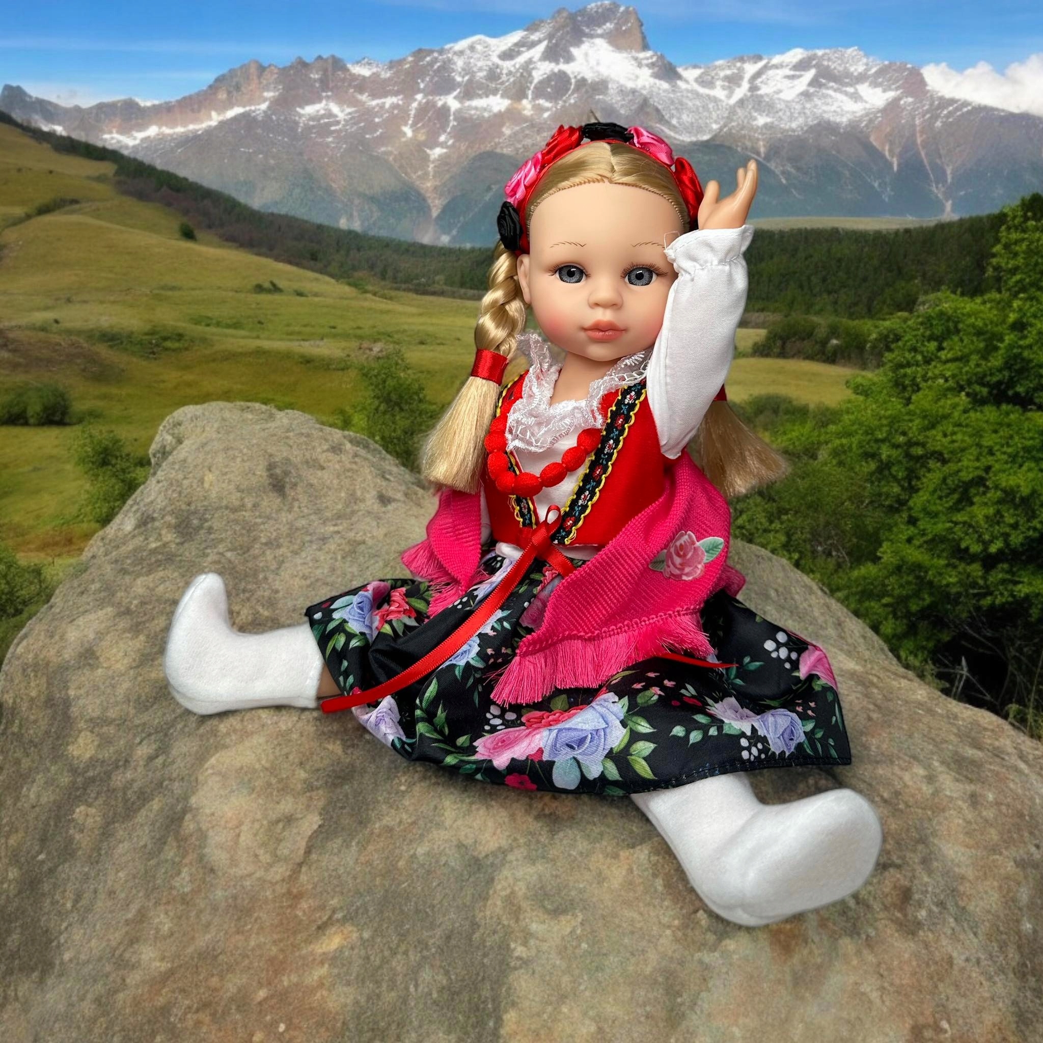 LALKA GÓRALKA W STROJU LUDOWYM BOBAS INTERAKTYWNA MÓWI ŚPIEWA PO GÓRALSKU Stan opakowania oryginalne