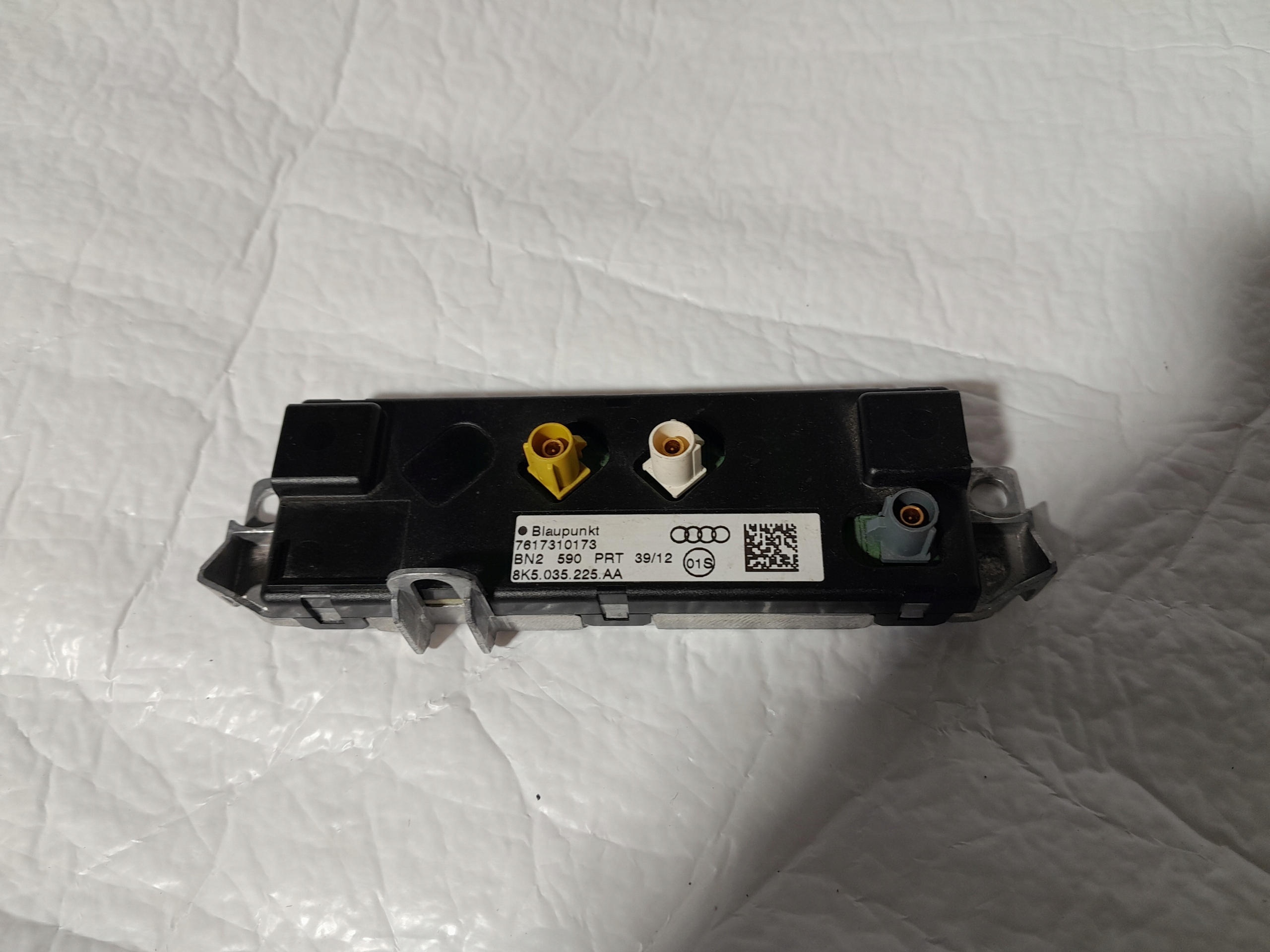 AUDI A4 B8 antenna amplifier 8K5035225AA
