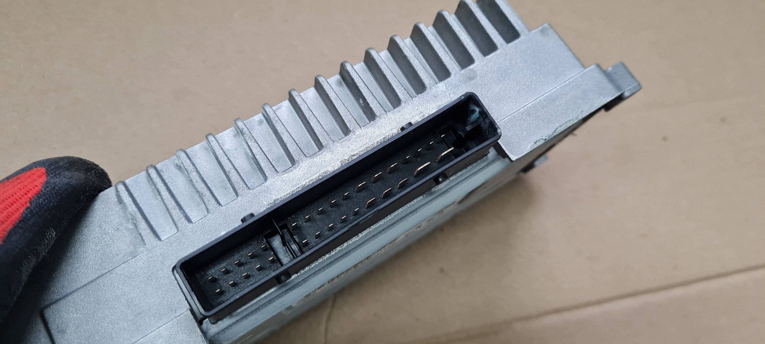 Q5 8R amplifier RADIA AUDIO A4 B8 A5 8R0035223