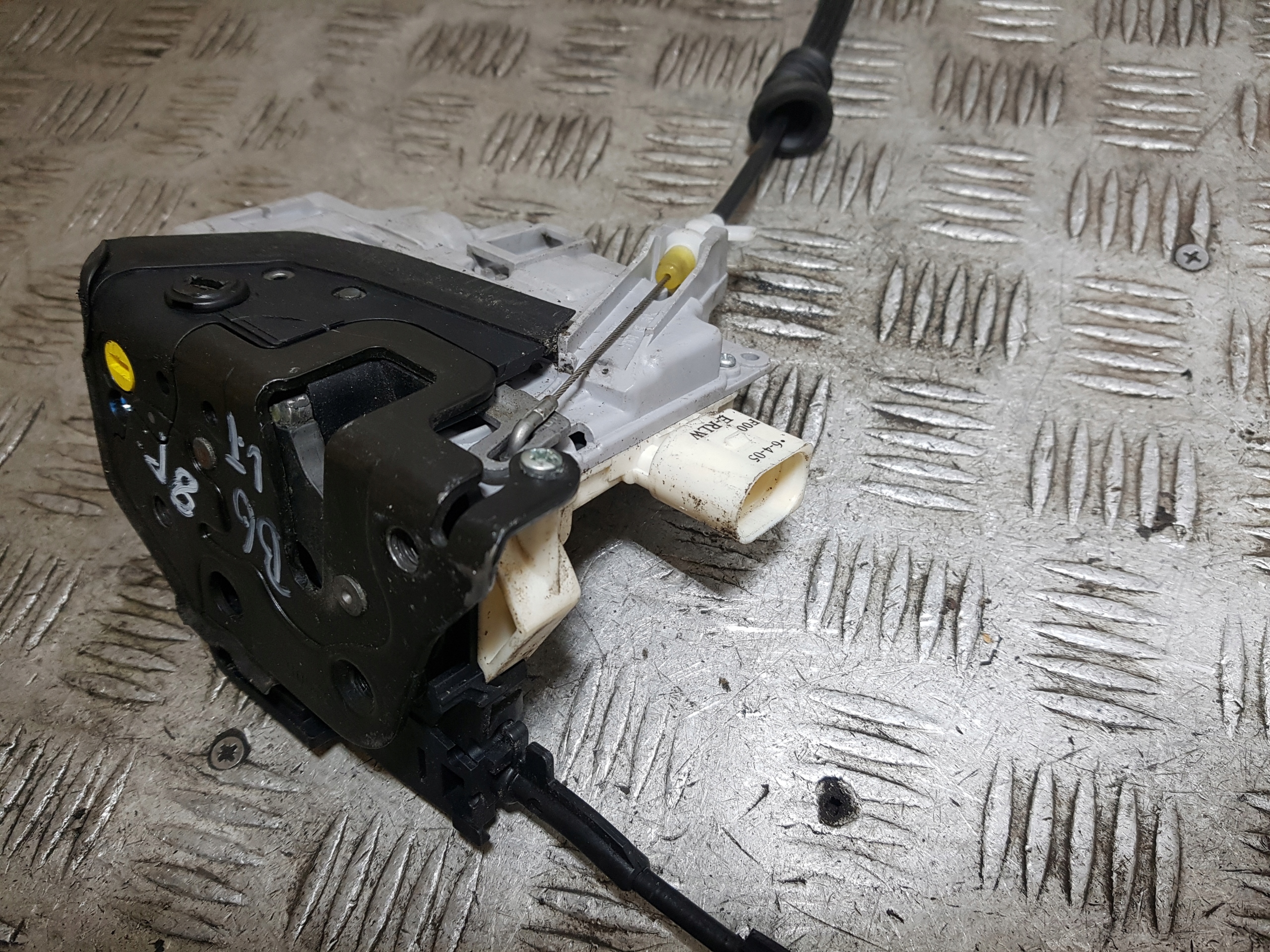 lock door left rear part rear VOLKSWAGEN PASSAT B6 8 PIN