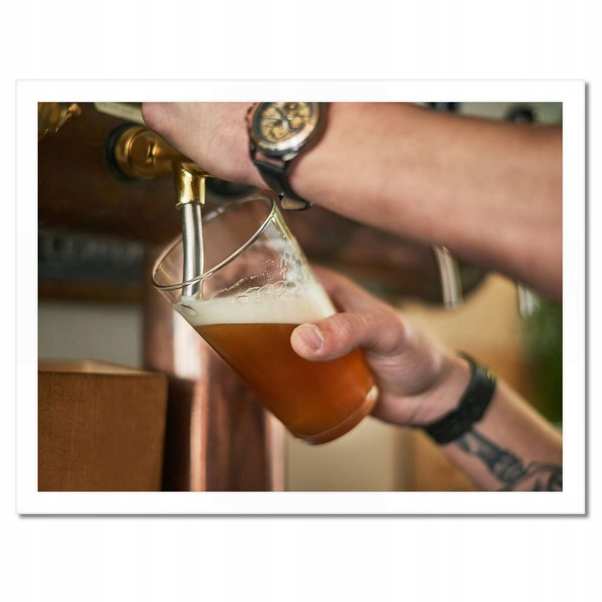 Plakáty v rámu 40x30 Barman nalévající pivo