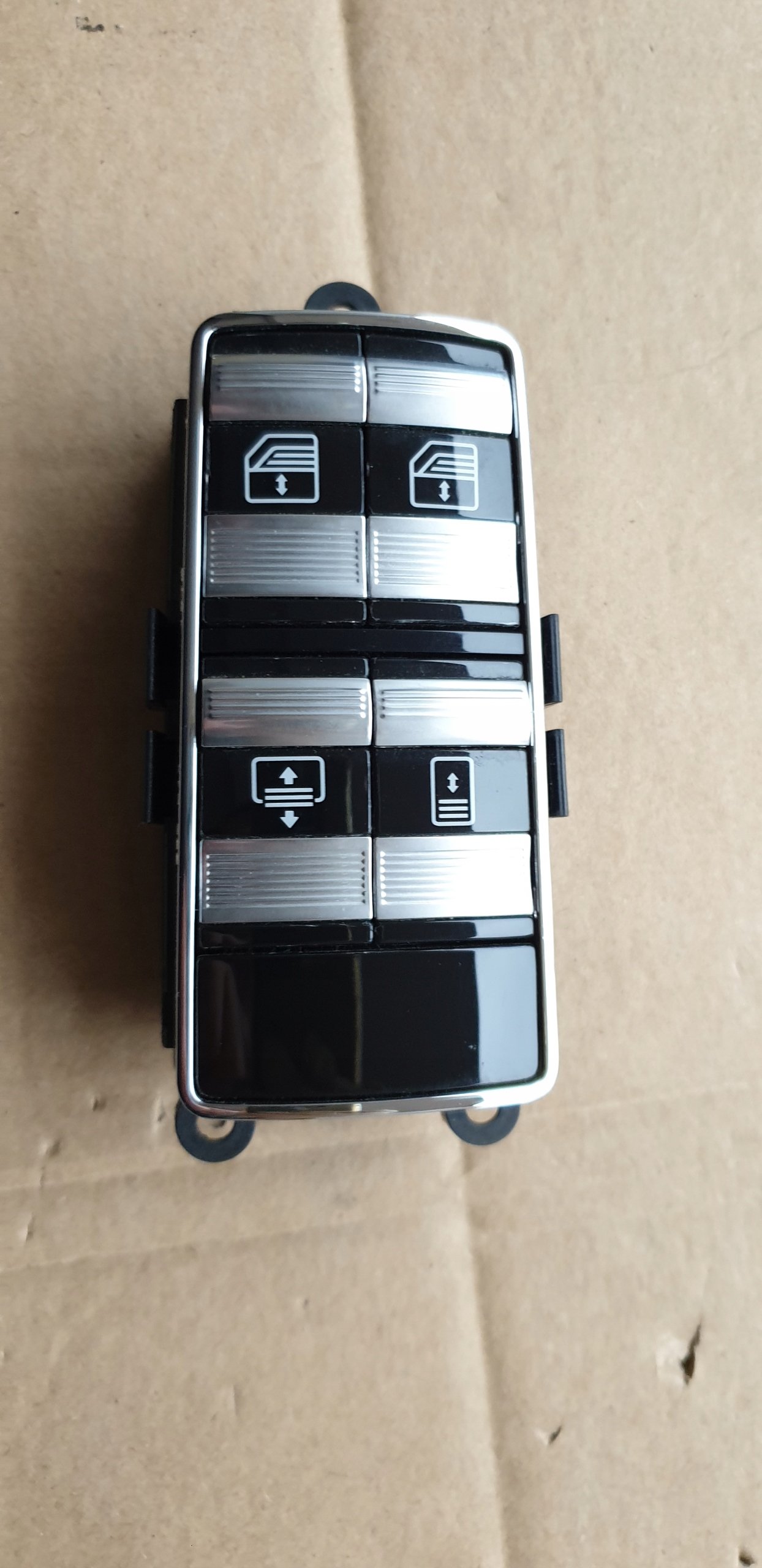 A2218207410 - Переключатель окна жалюзи правый задний MERCEDES S W221