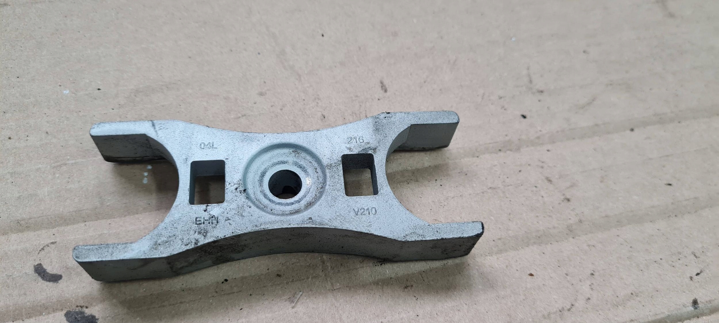 A4 B9 8W Halter Halter einspritz Einspritzdüse 2.0 TDI 04L130216A A5 8W