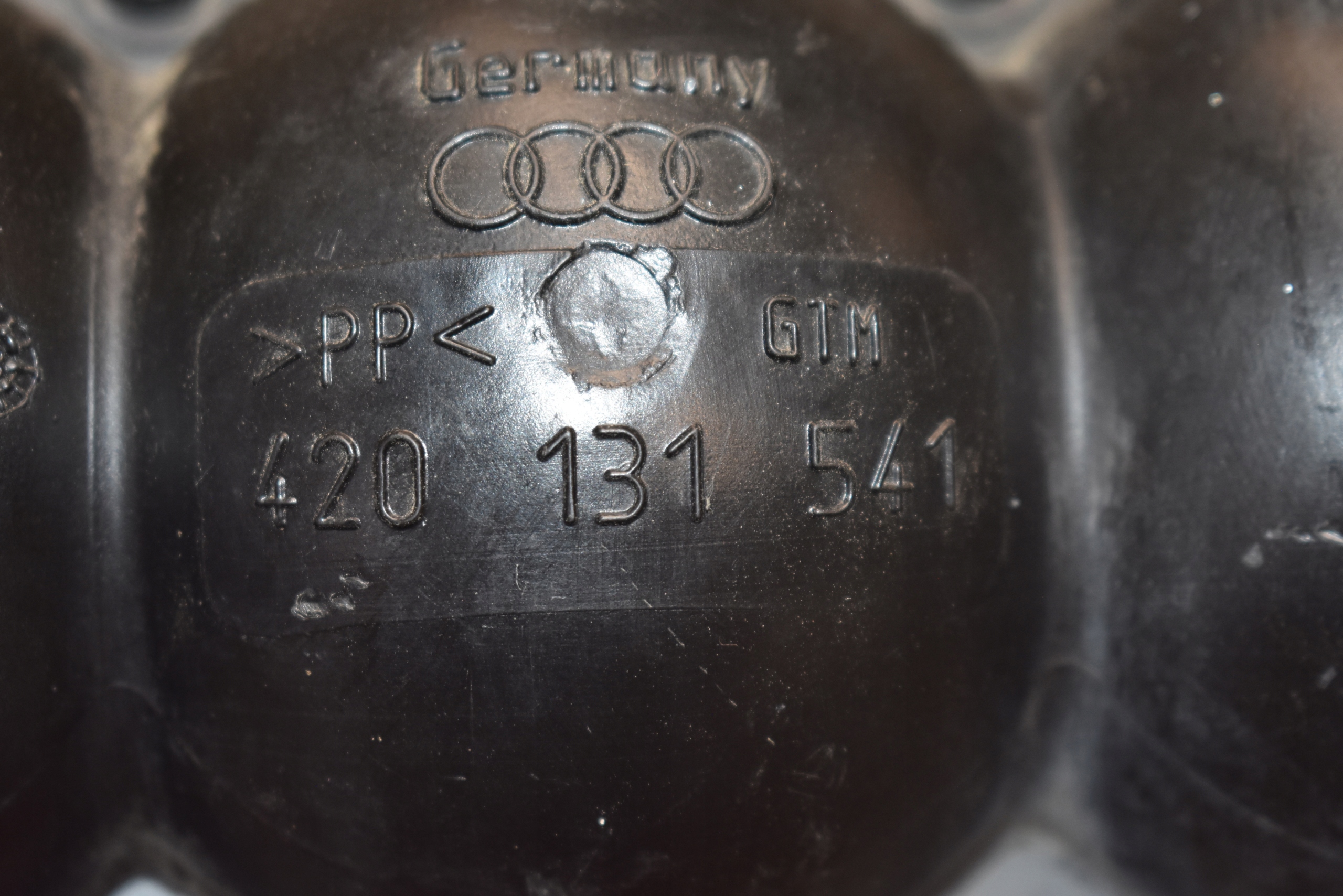 IDEALNY tank vacual VACUM AUDI Q8 Q7 1