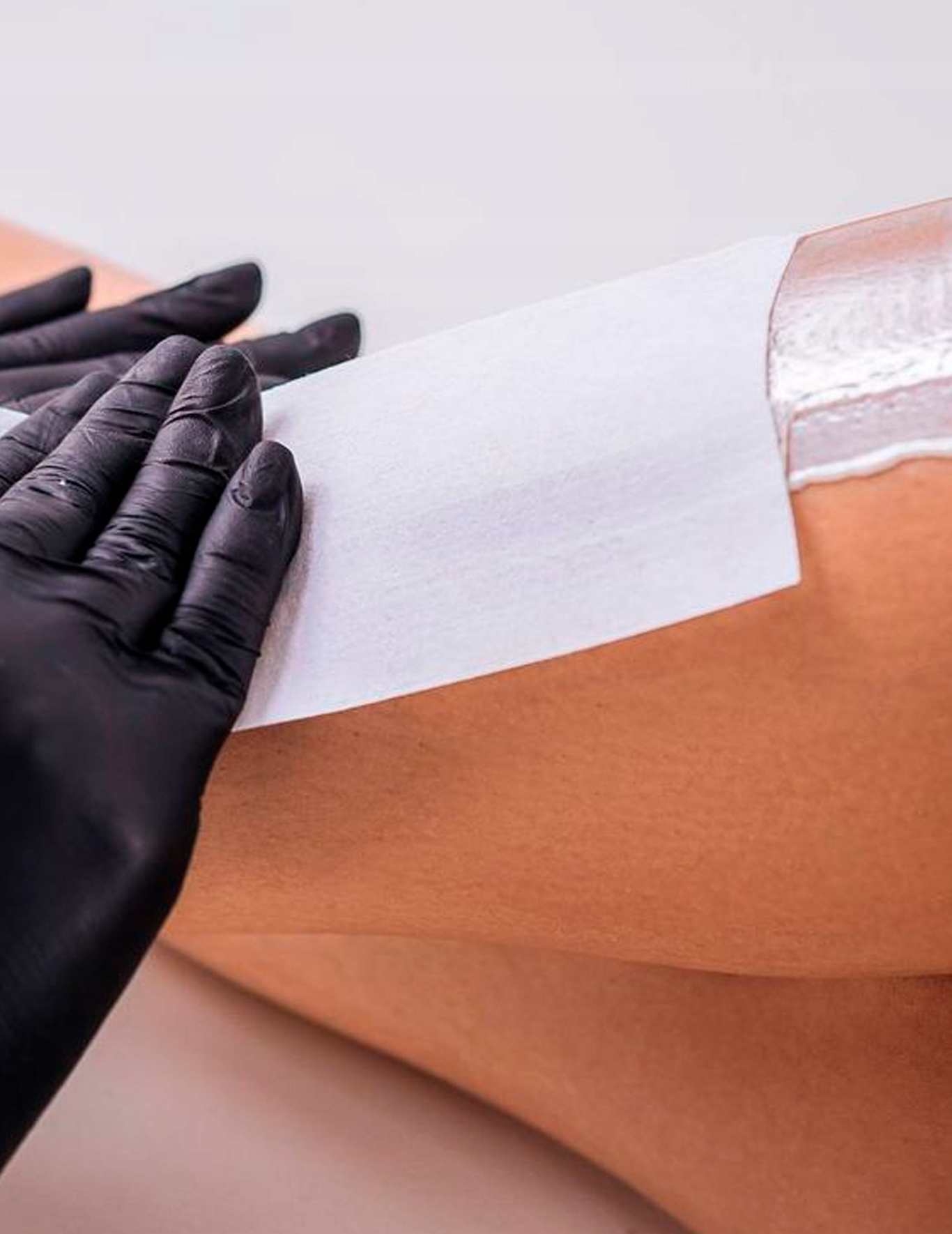 PASKI DO DEPILACJI Z WŁÓKNINY PERFOROWANE DO WOSKU 100 SZT Waga produktu z opakowaniem jednostkowym 0.1 kg