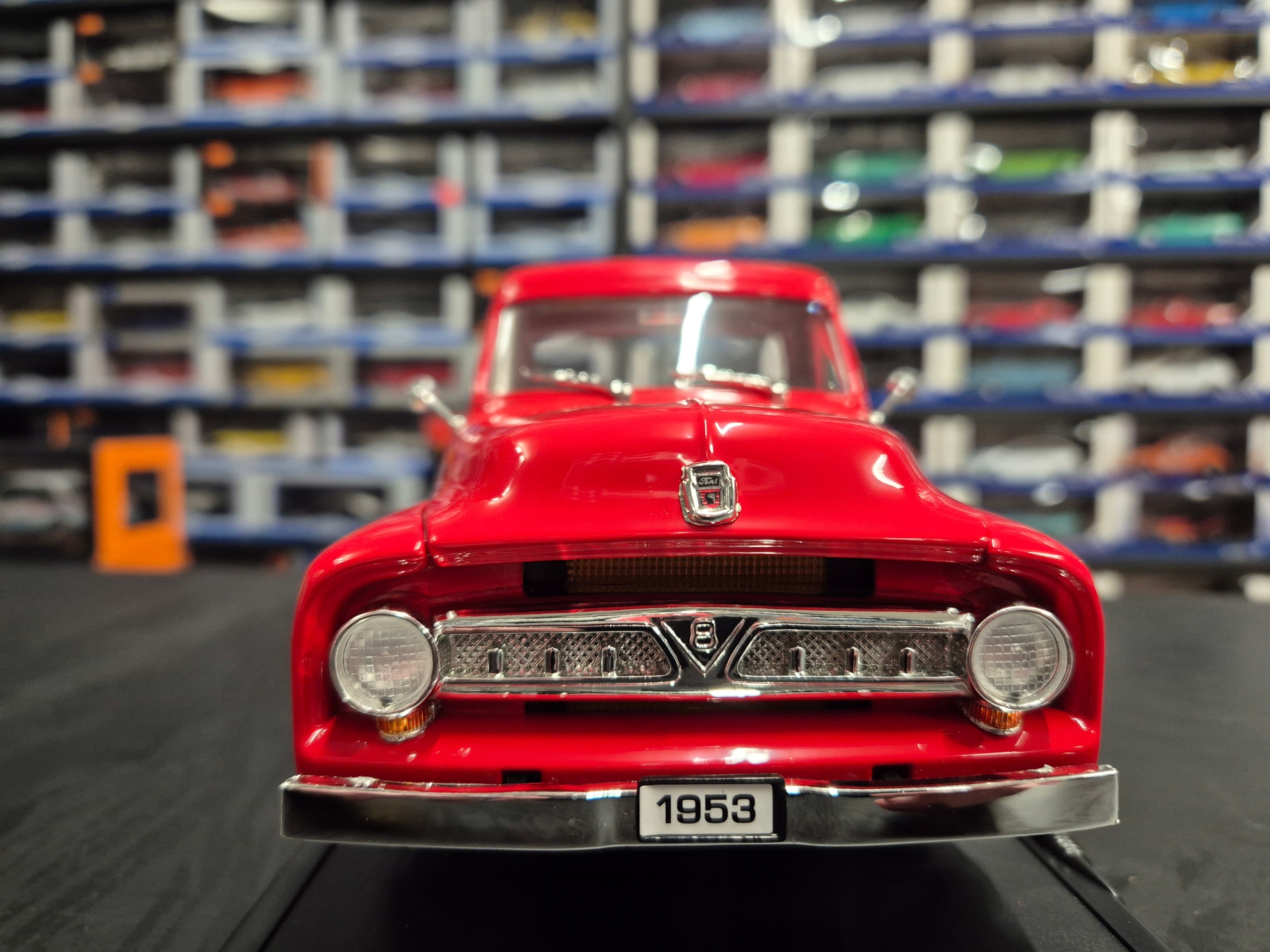 Ford F-100 Pickup (1953) 1:18 ROAD SIGNATURE COLLECTION 92148 Marka Yatming