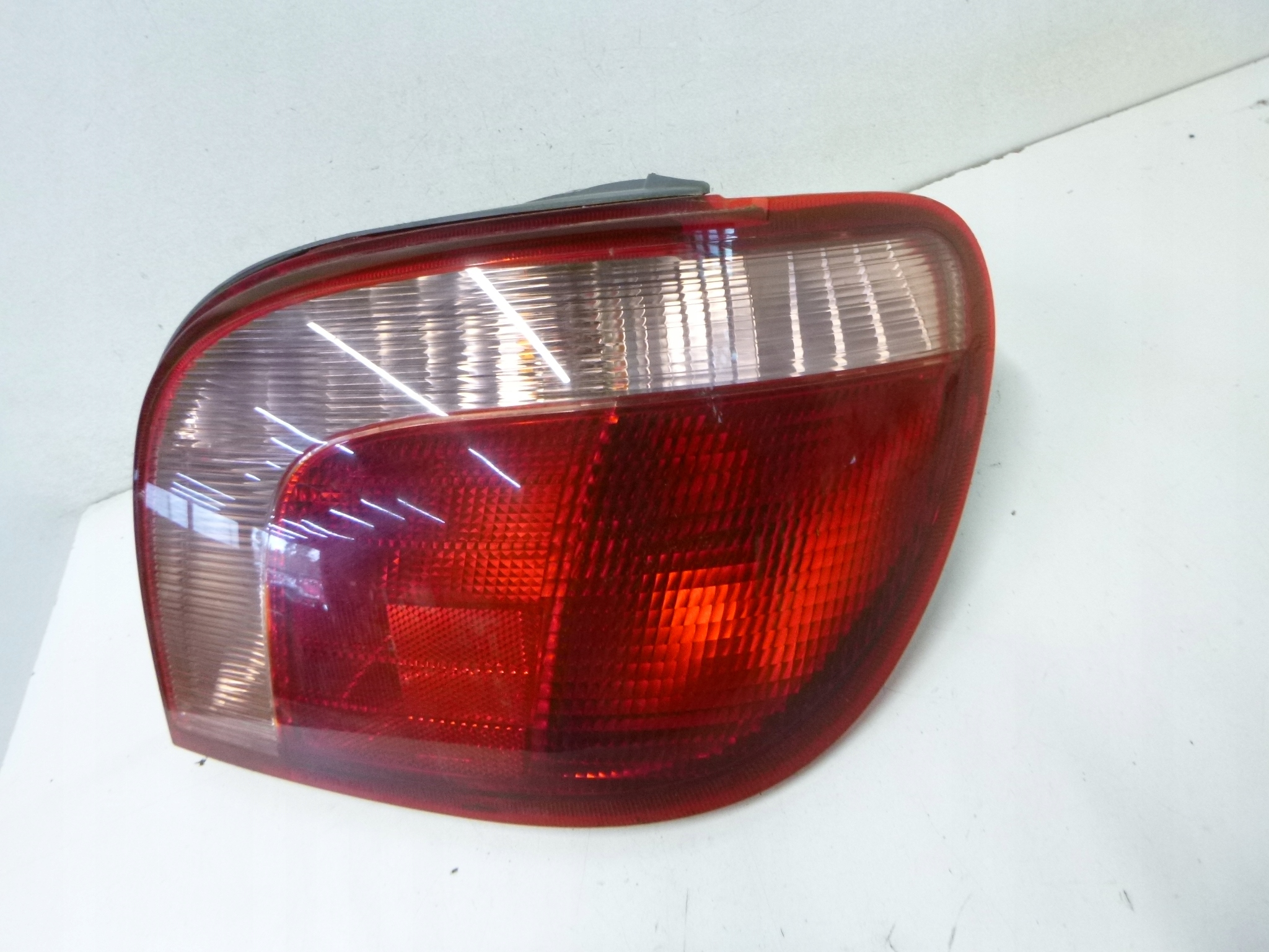 light rear Toyota Yaris 3D 2000