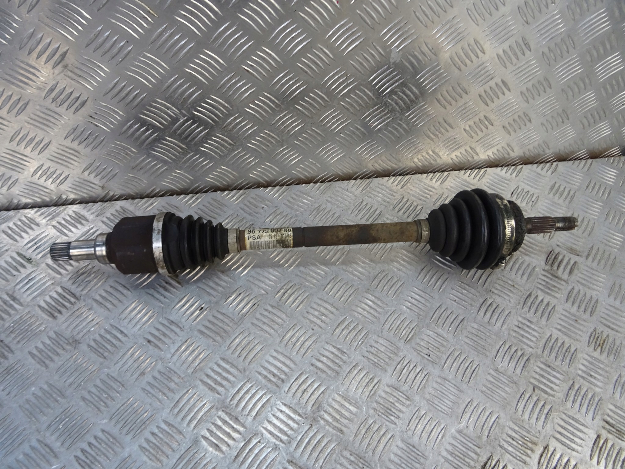 PEUGEOT 2008 semi-axis left 9677209780 1.2 VTI